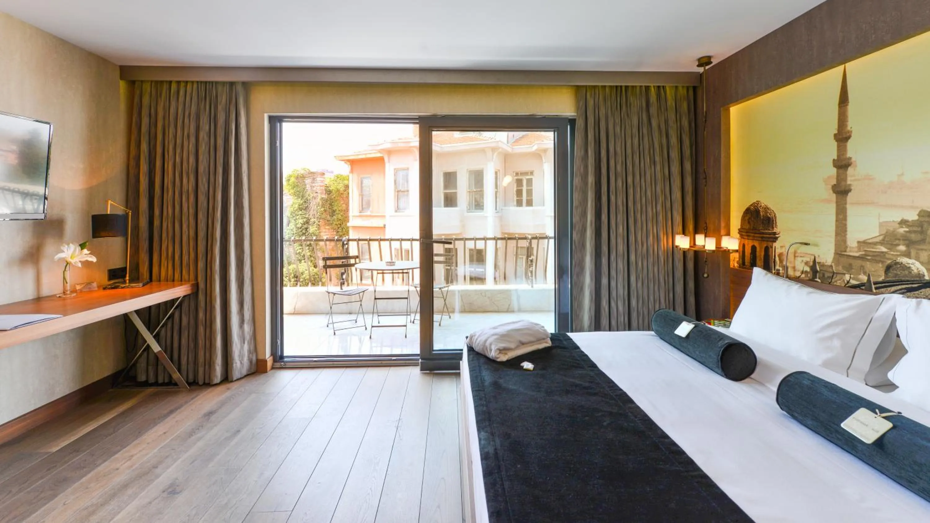 Patio, Bed in Hotel Saint Sophia