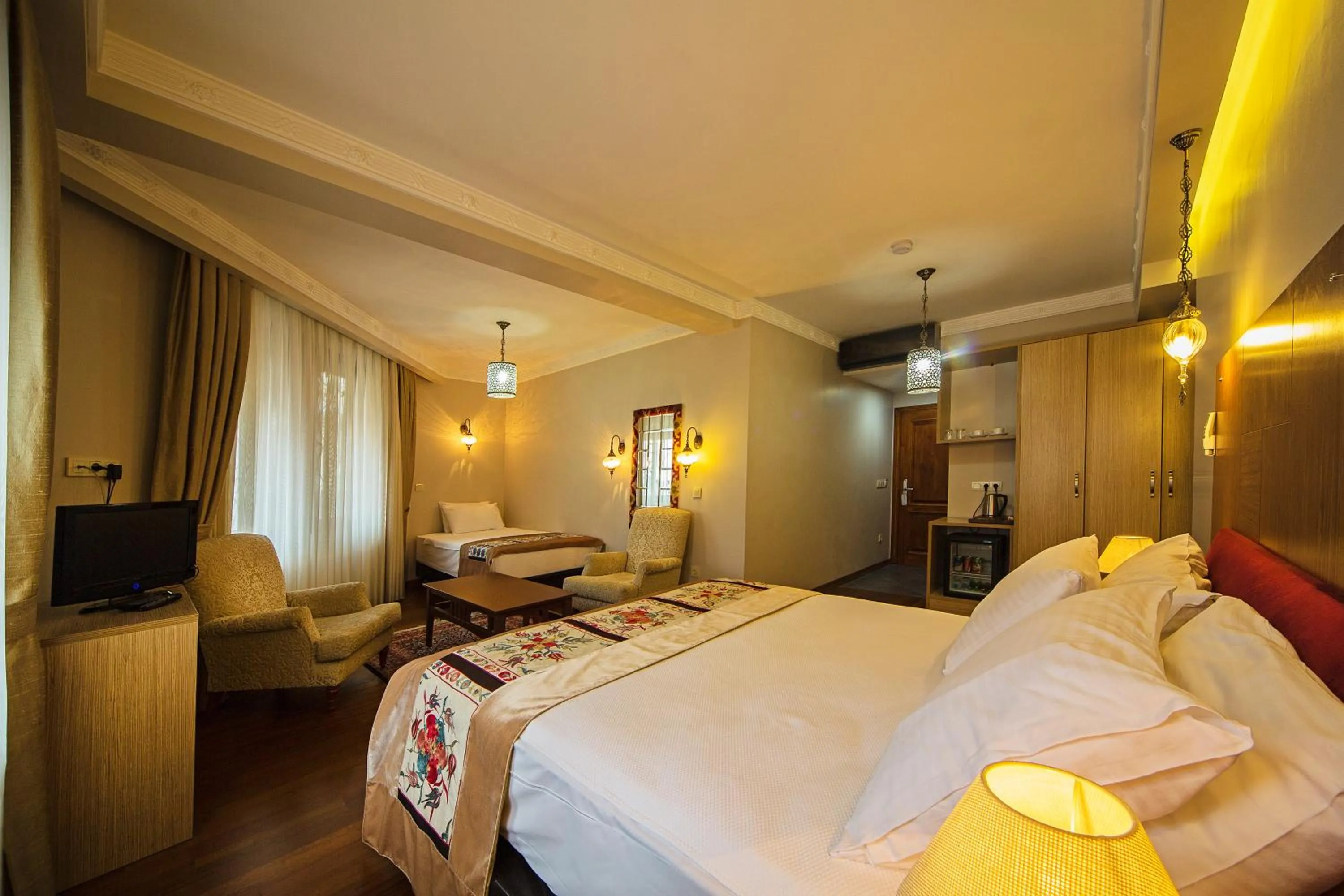 Photo of the whole room, Bed in Hippodrome Hotel