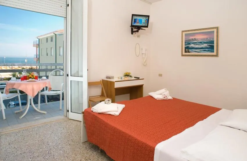 Bed in Hotel Ciondolo D'Oro 5 minuti da Rimini Fiera CON PARCHEGGIO INCLUSO