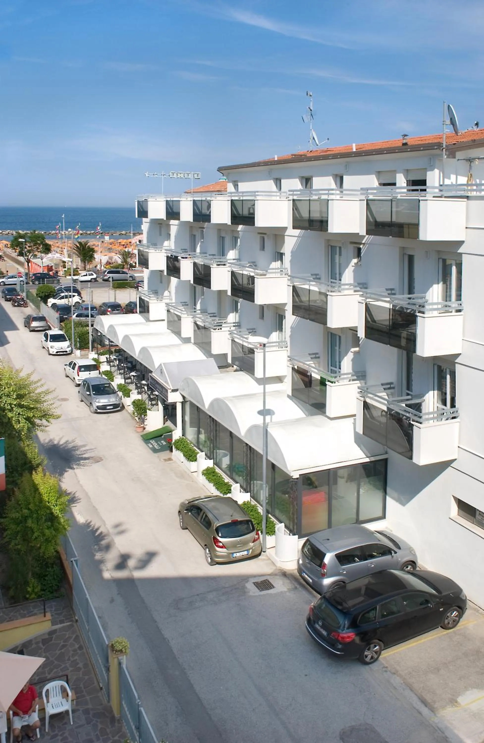 Property building in Hotel Ciondolo D'Oro 5 minuti da Rimini Fiera CON PARCHEGGIO INCLUSO