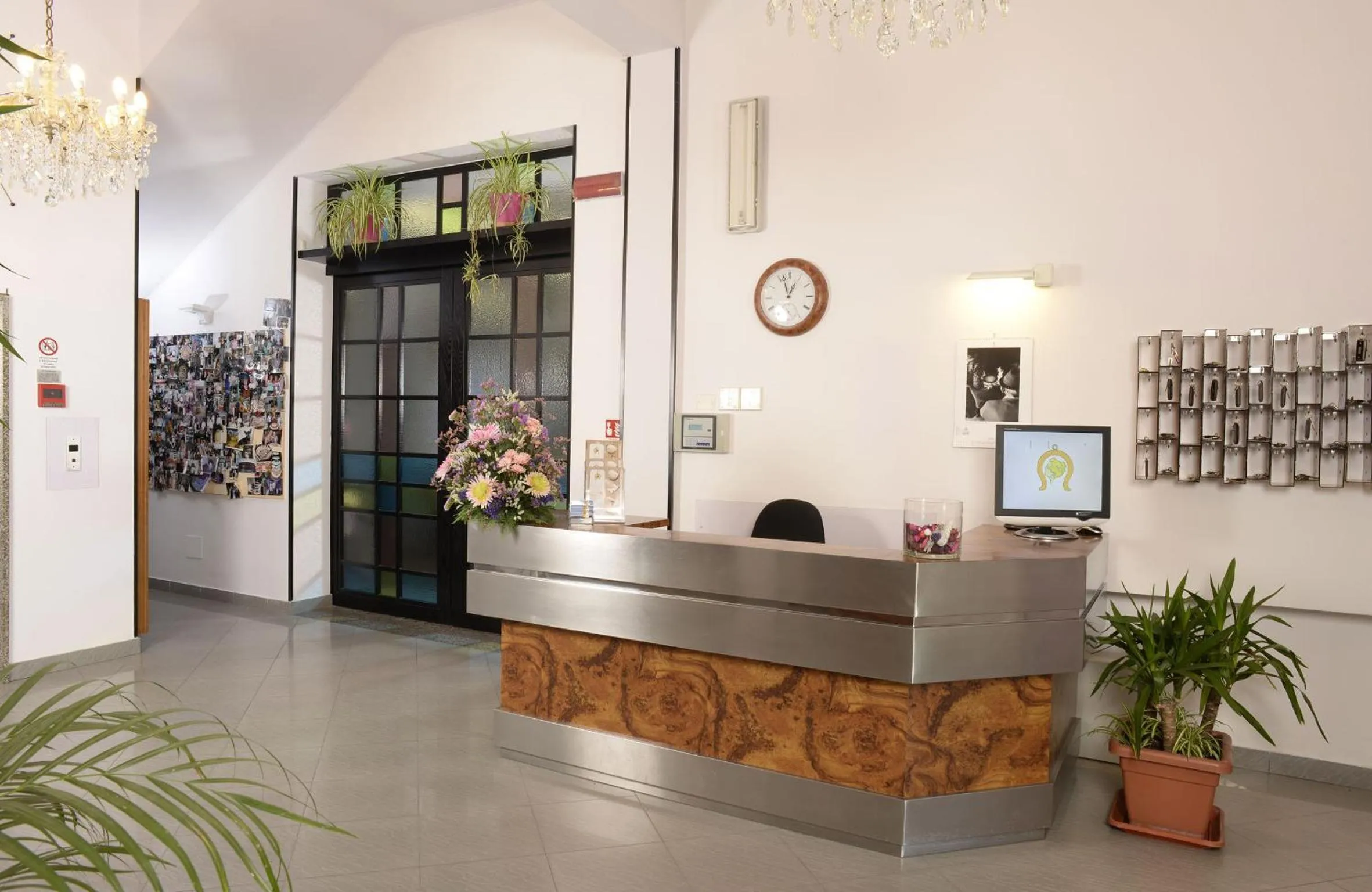 Lobby or reception in Hotel Ciondolo D'Oro 5 minuti da Rimini Fiera CON PARCHEGGIO INCLUSO