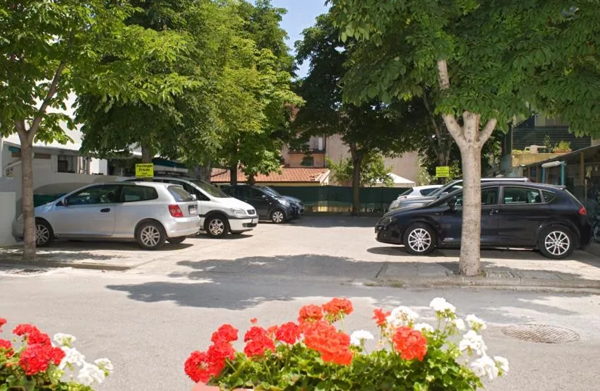 Property building in Hotel Ciondolo D'Oro 5 minuti da Rimini Fiera CON PARCHEGGIO INCLUSO
