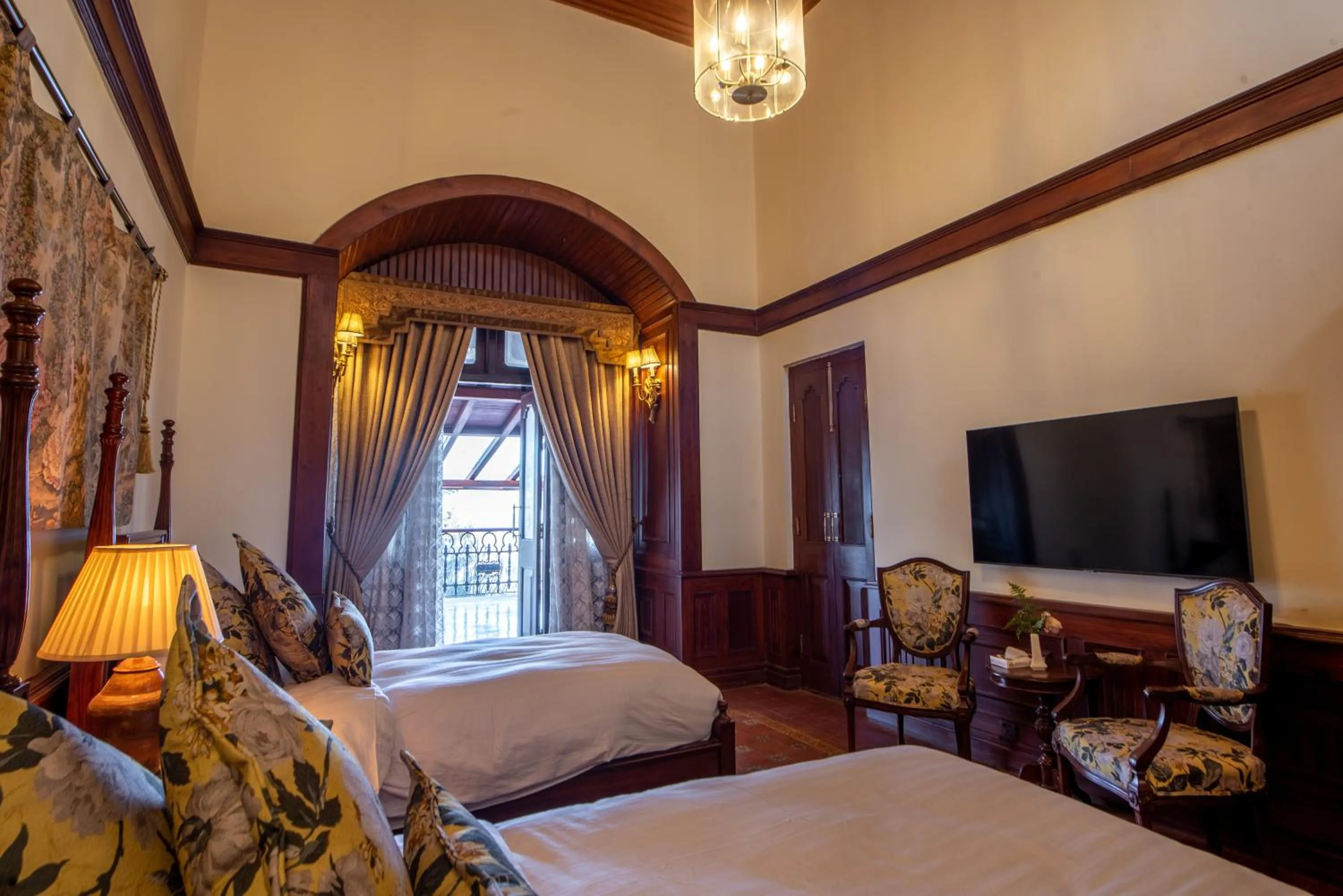 Photo of the whole room, Bed in Cecil by Pearl Continental