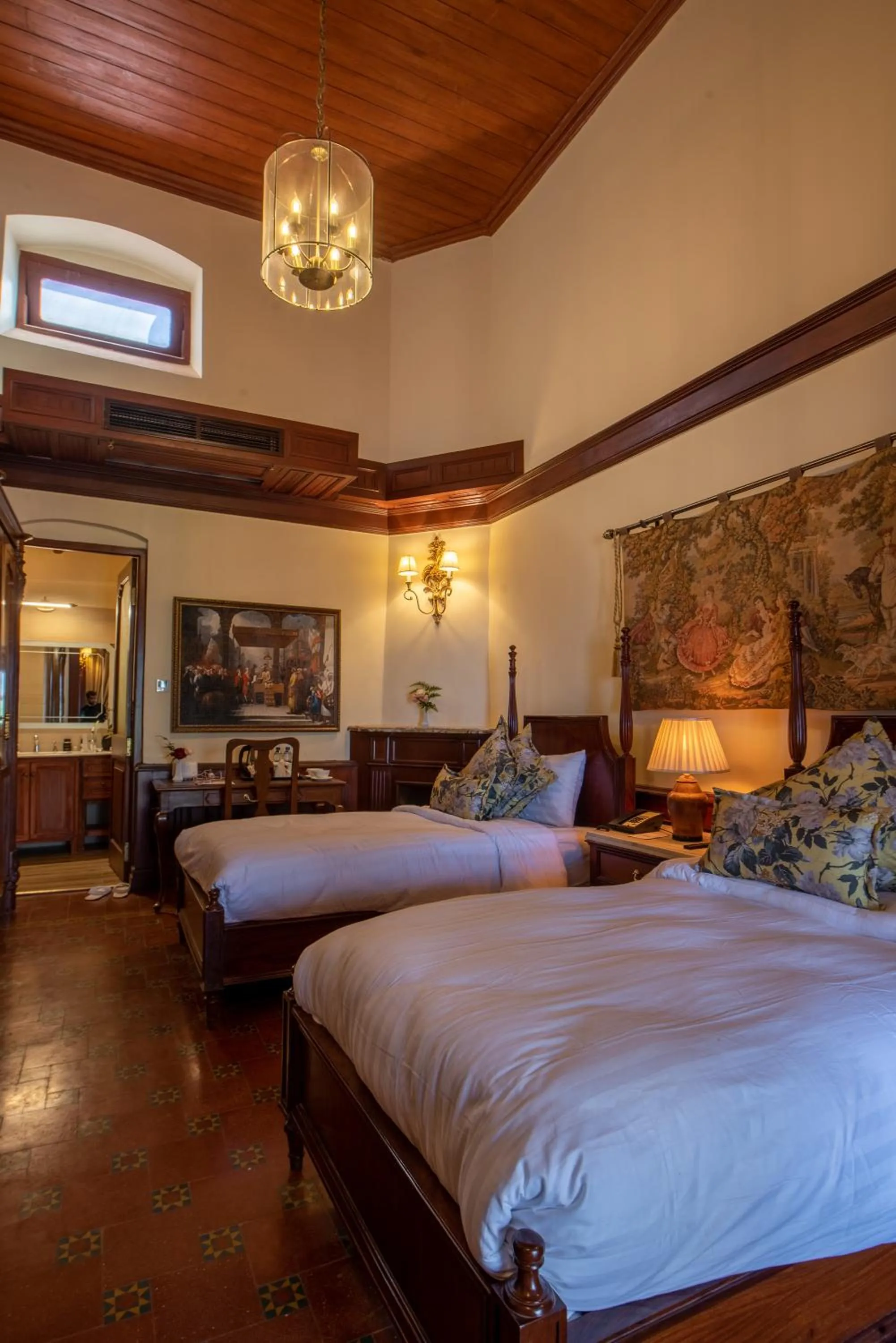 Photo of the whole room, Bed in Cecil by Pearl Continental