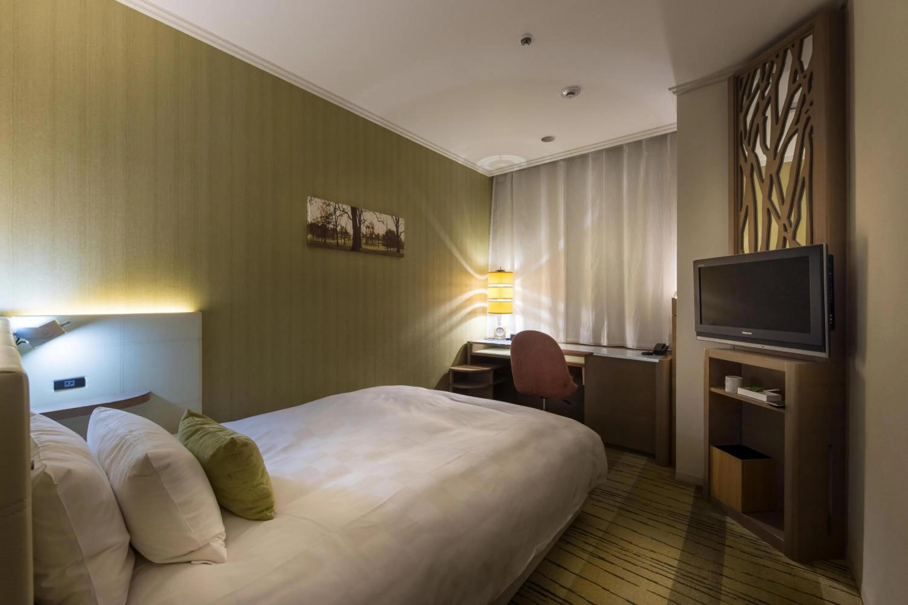 Bed in Kichijoji Excel Hotel Tokyu