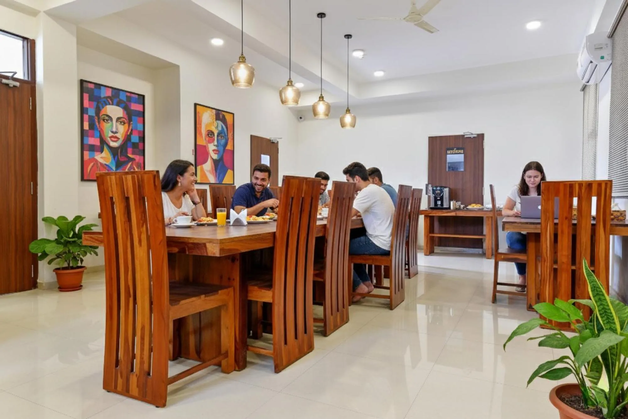 Restaurant/places to eat in FabHotel Oxus