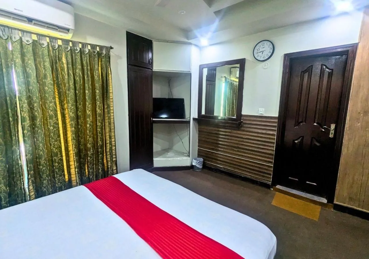 Bed in Quick continental Hotel - Jail Road