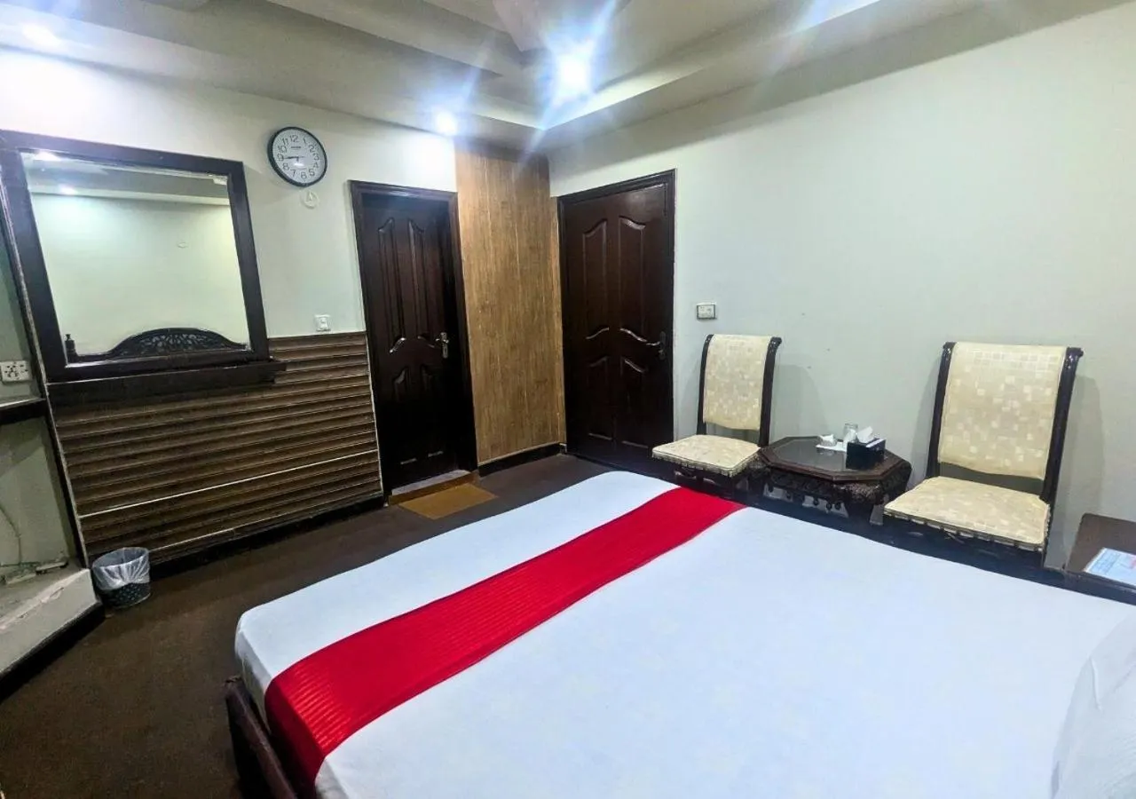 Bed in Quick continental Hotel - Jail Road