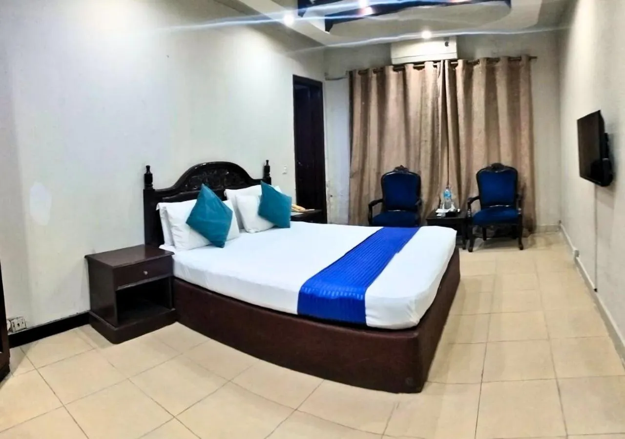 Bed in Quick continental Hotel - Jail Road