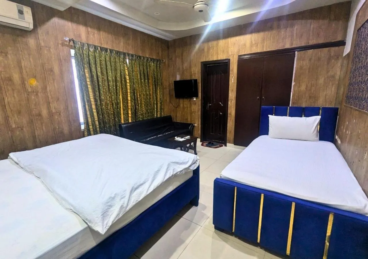 Bed in Quick continental Hotel - Jail Road