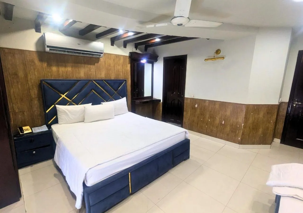 Bed in Quick continental Hotel - Jail Road