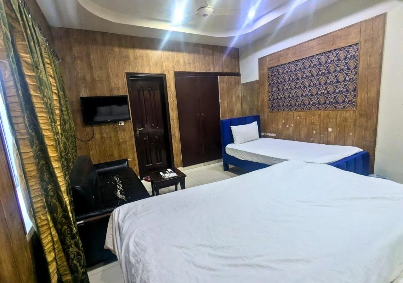 Bed in Quick continental Hotel - Jail Road