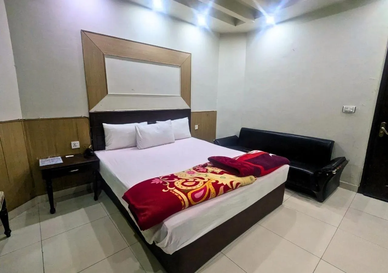 Bed in Quick continental Hotel - Jail Road