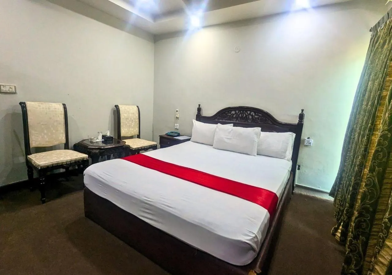 Bed in Quick continental Hotel - Jail Road