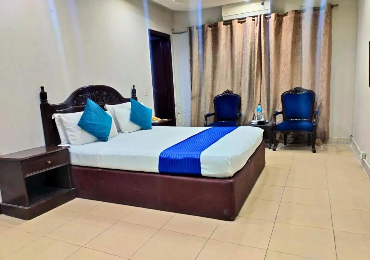 Bed in Quick continental Hotel - Jail Road