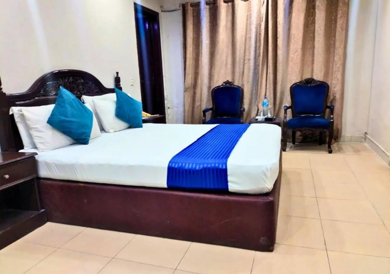 Bed in Quick continental Hotel - Jail Road