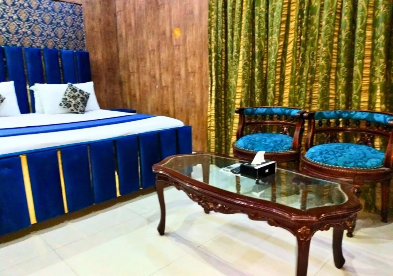 Bed in Quick continental Hotel - Jail Road