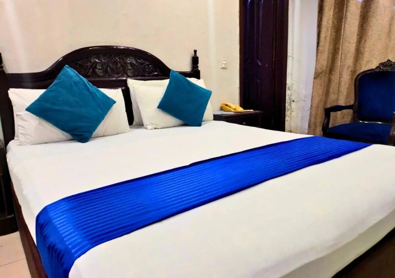 Bed in Quick continental Hotel - Jail Road