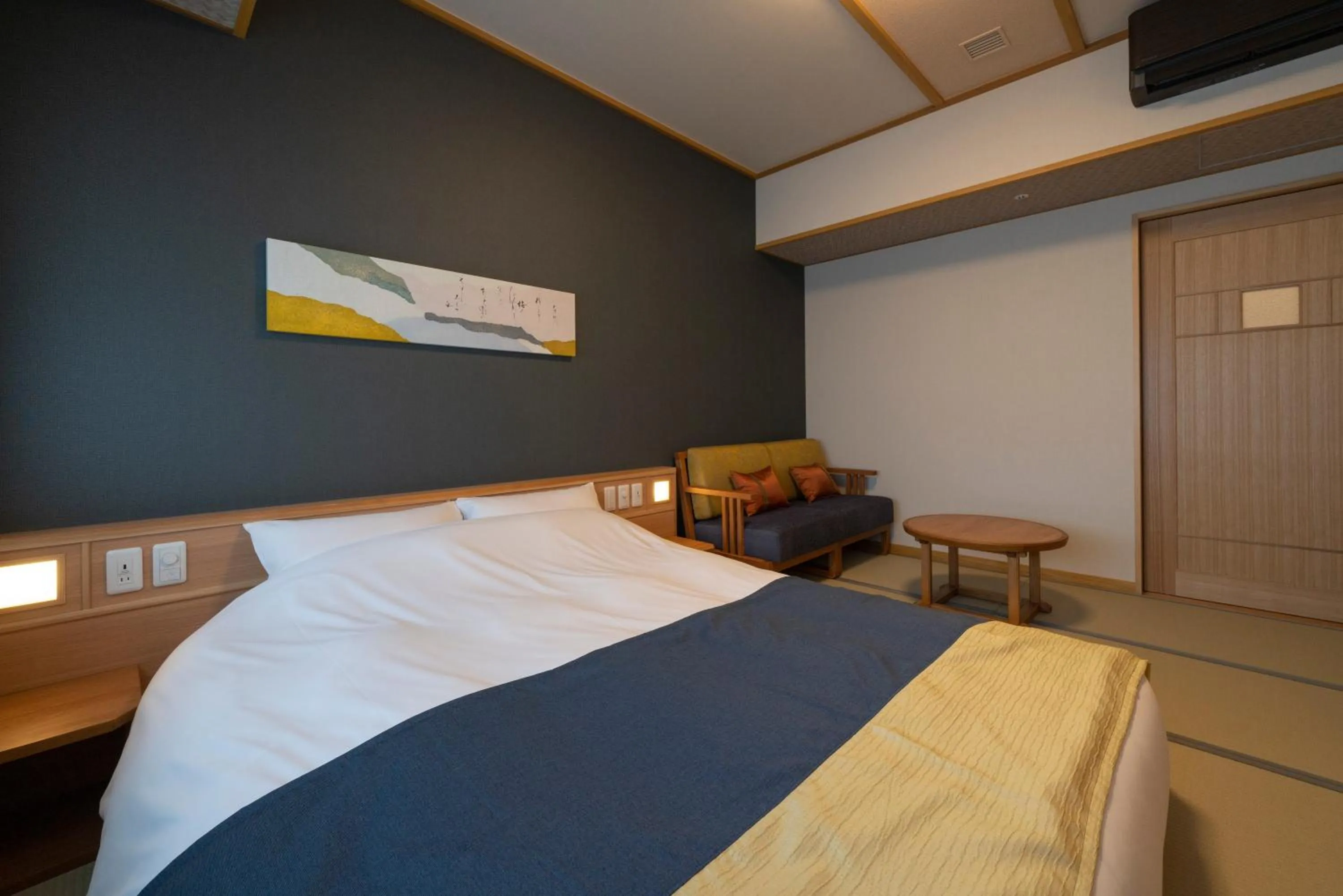 Bed in Kyoto Umekoji Kadensho