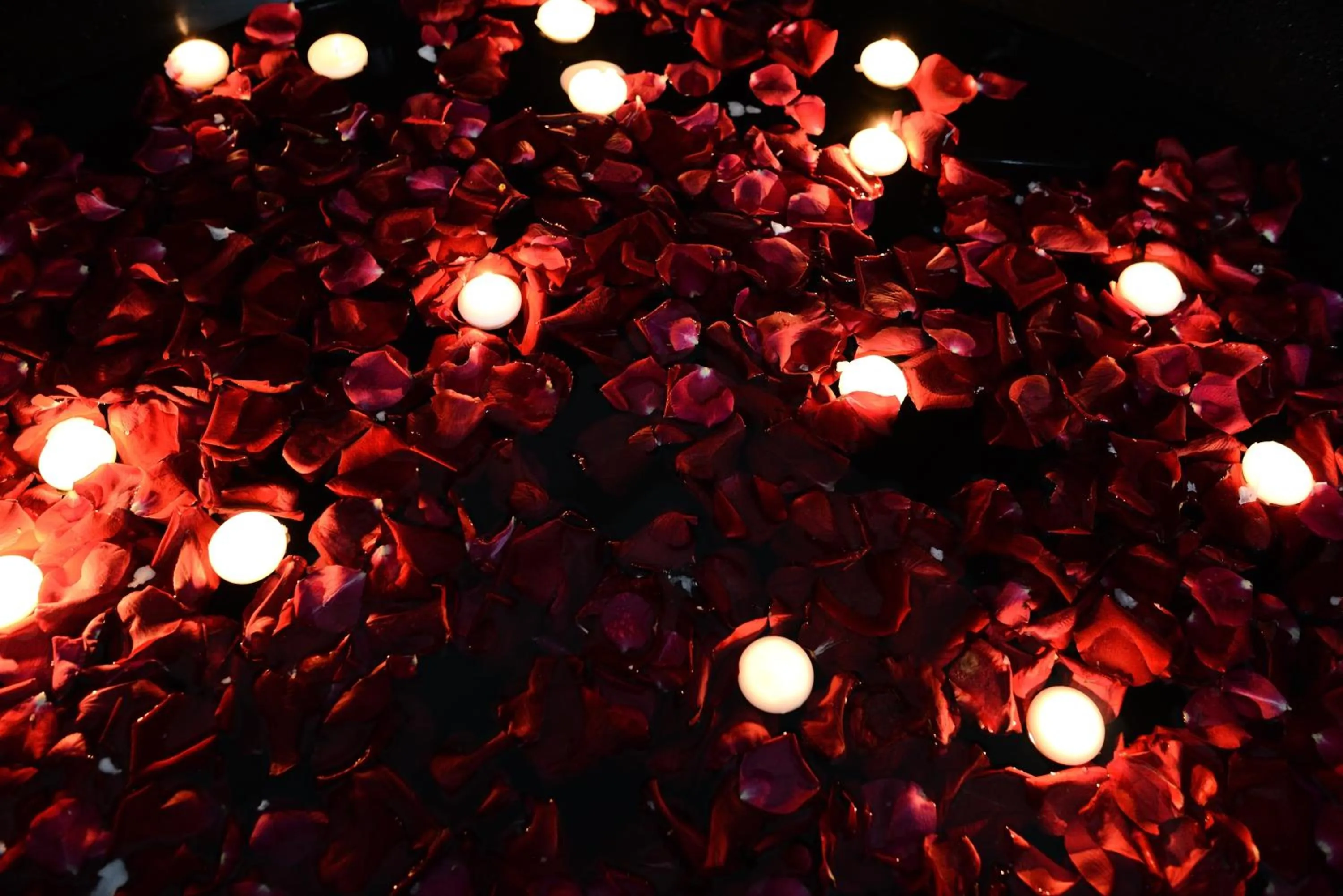 Hot Tub in Gregorio VII Luxury Suites