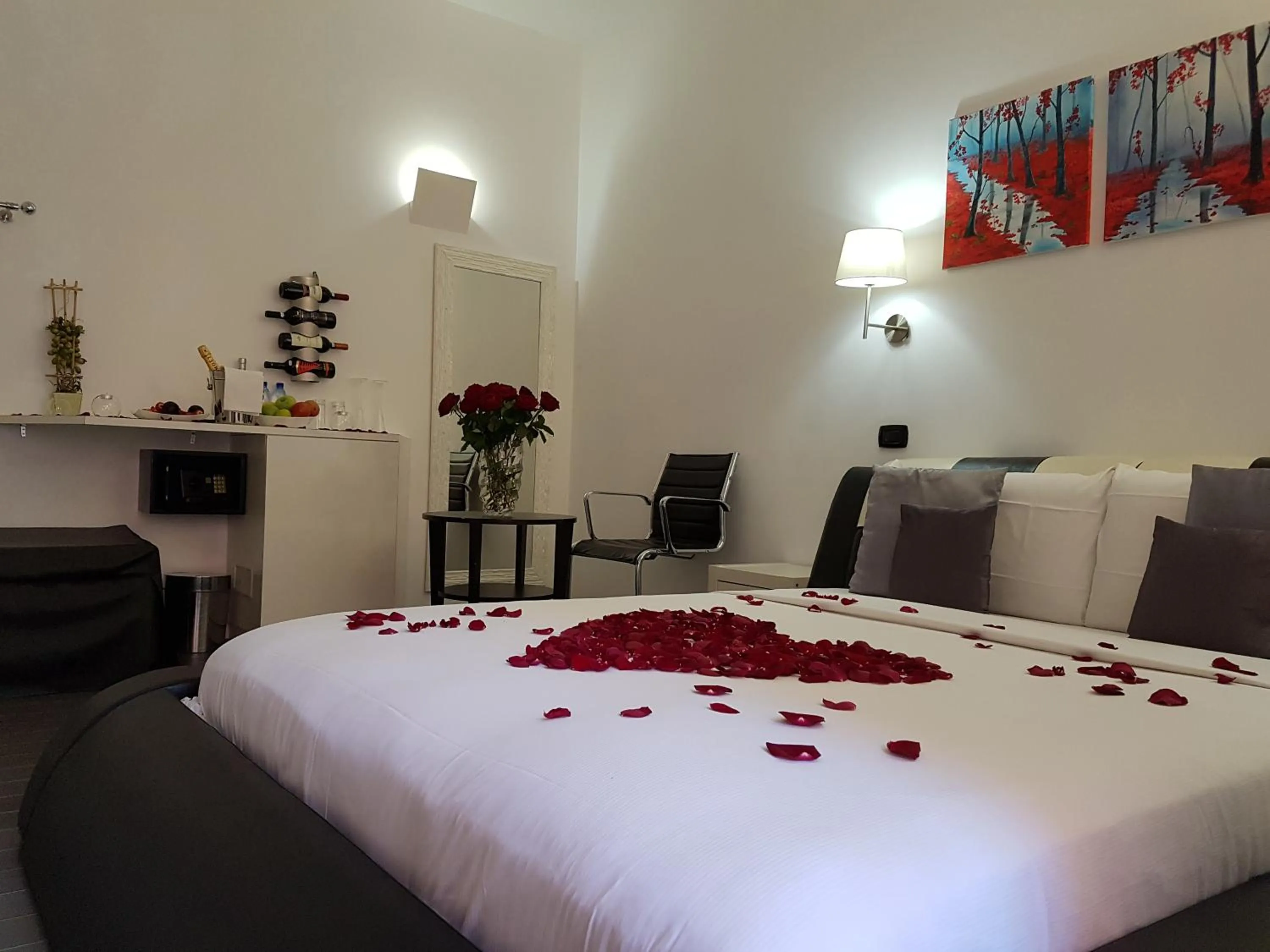 Property building, Bed in Gregorio VII Luxury Suites