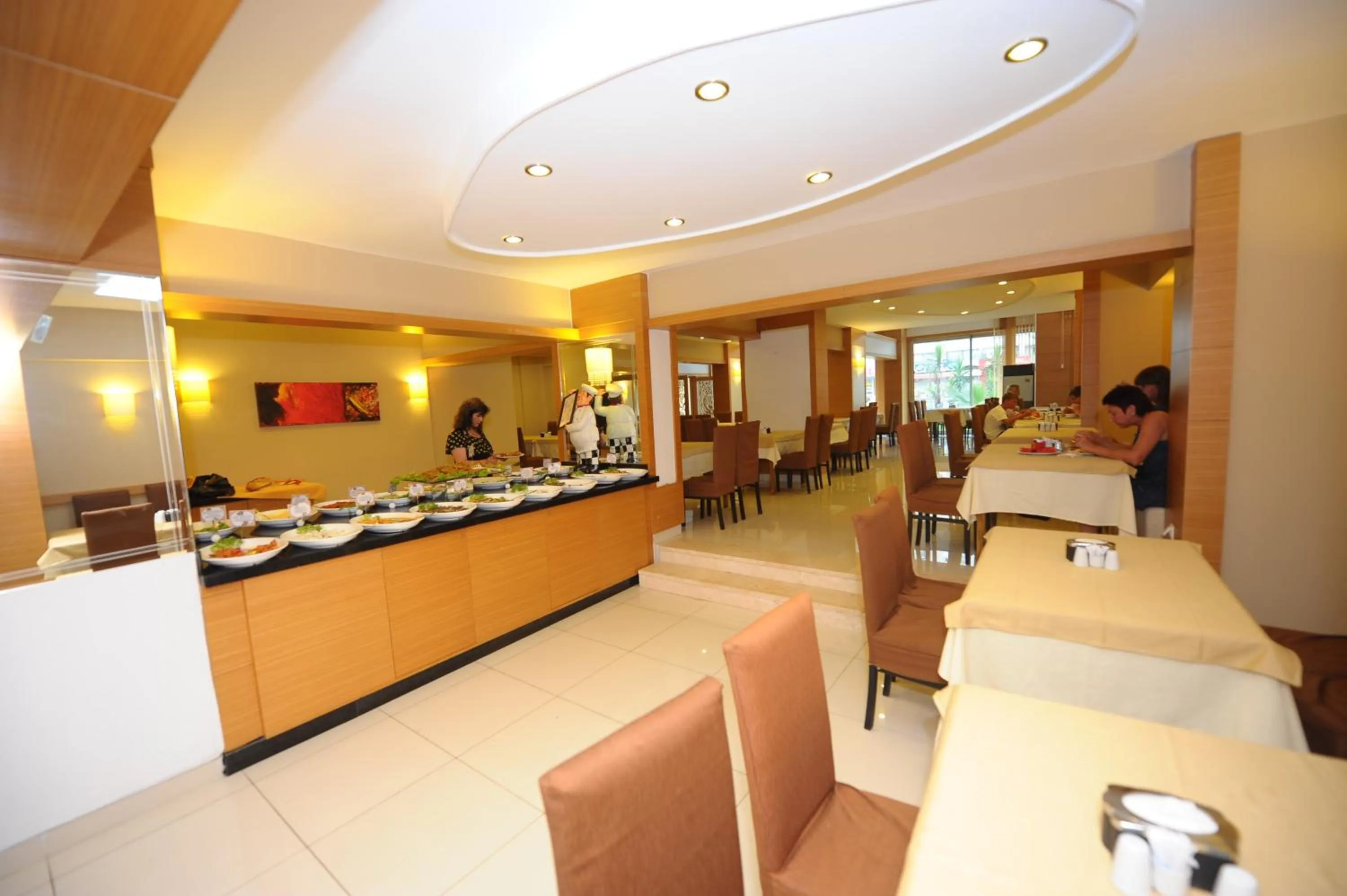 Restaurant/places to eat in Suite Laguna Otel