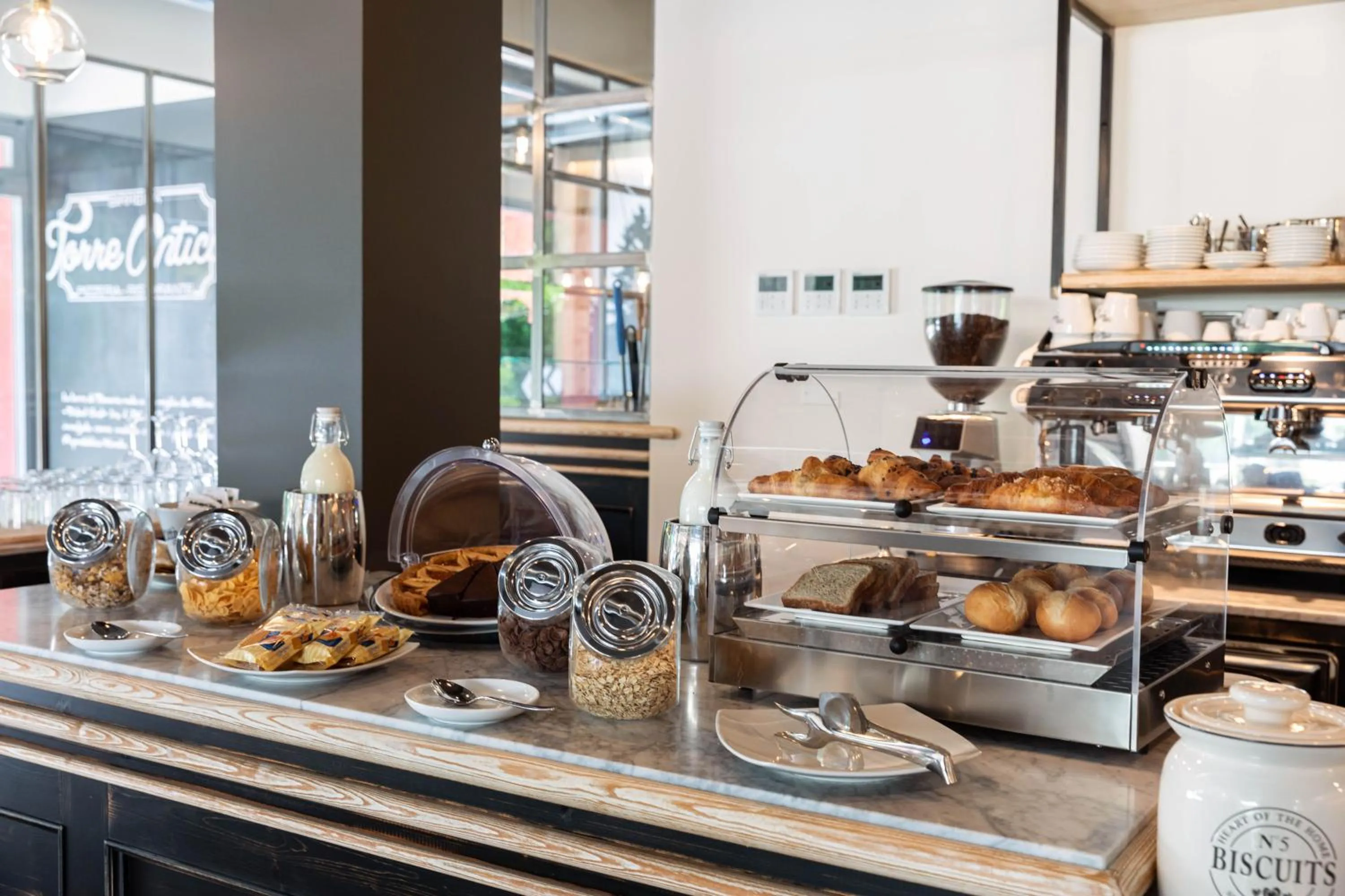 Restaurant/places to eat in Torre Antica Venice Airport Hotel