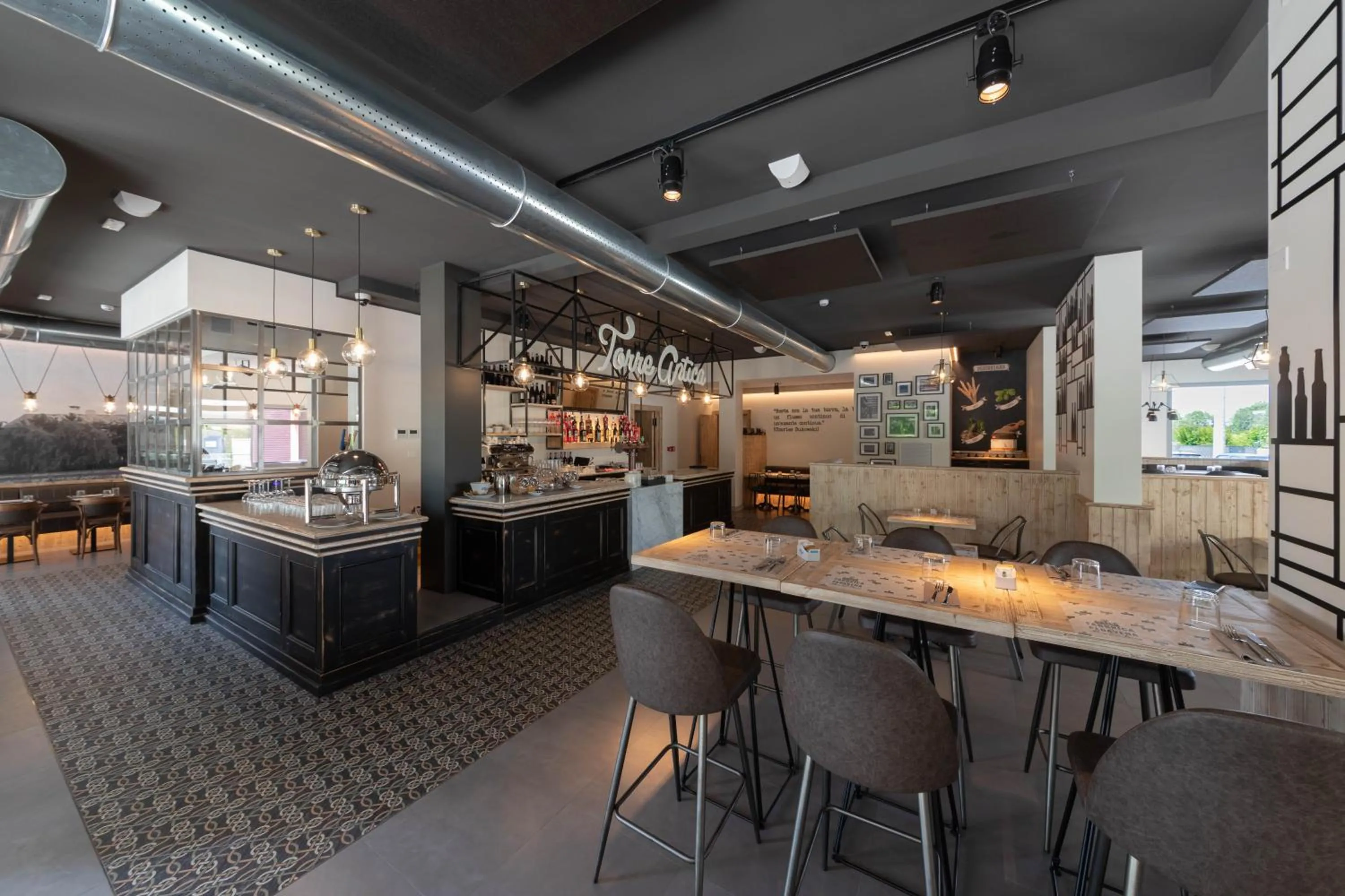 Restaurant/places to eat in Torre Antica Venice Airport Hotel