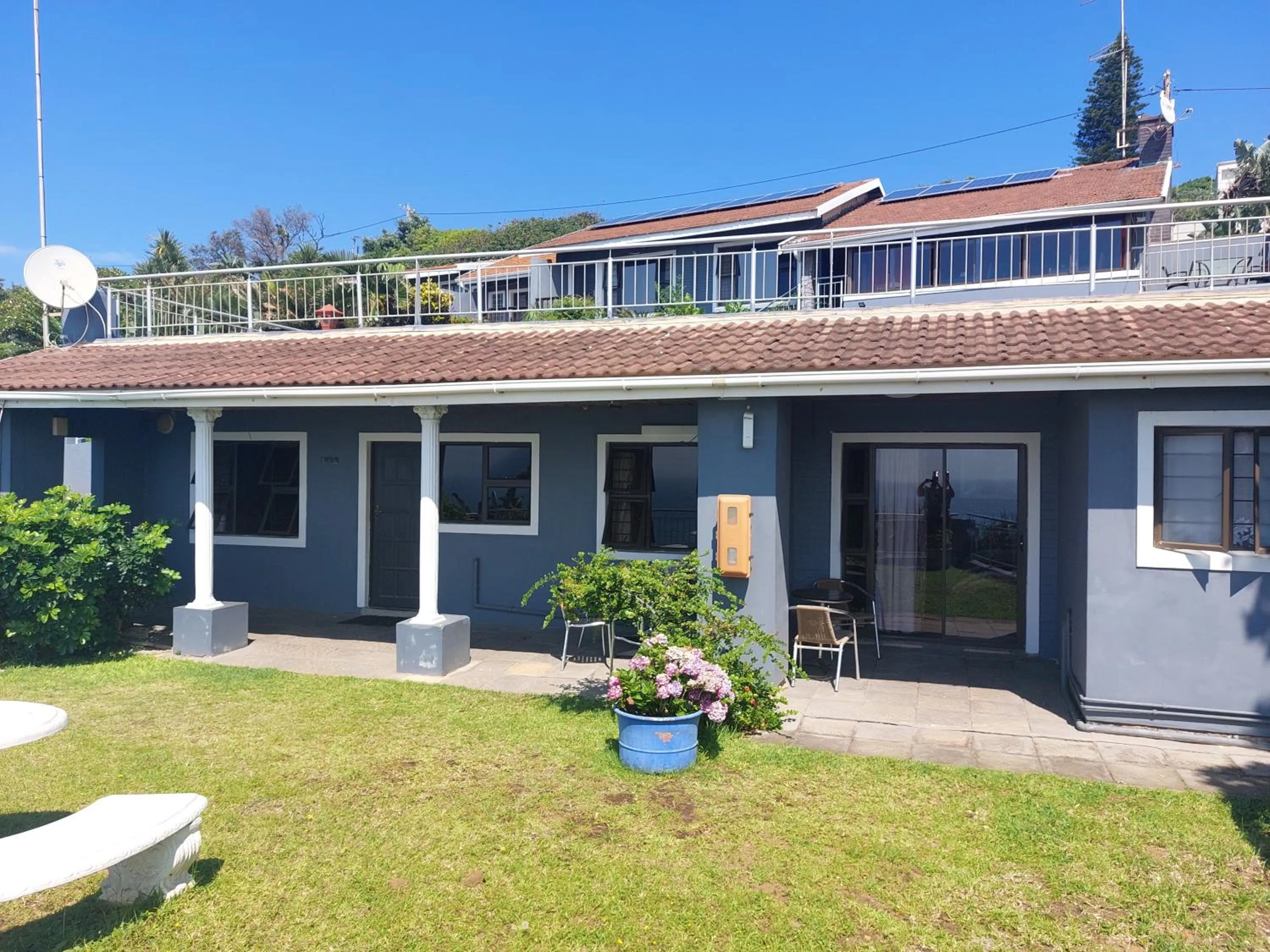 Property building in Dolphin Point B&B