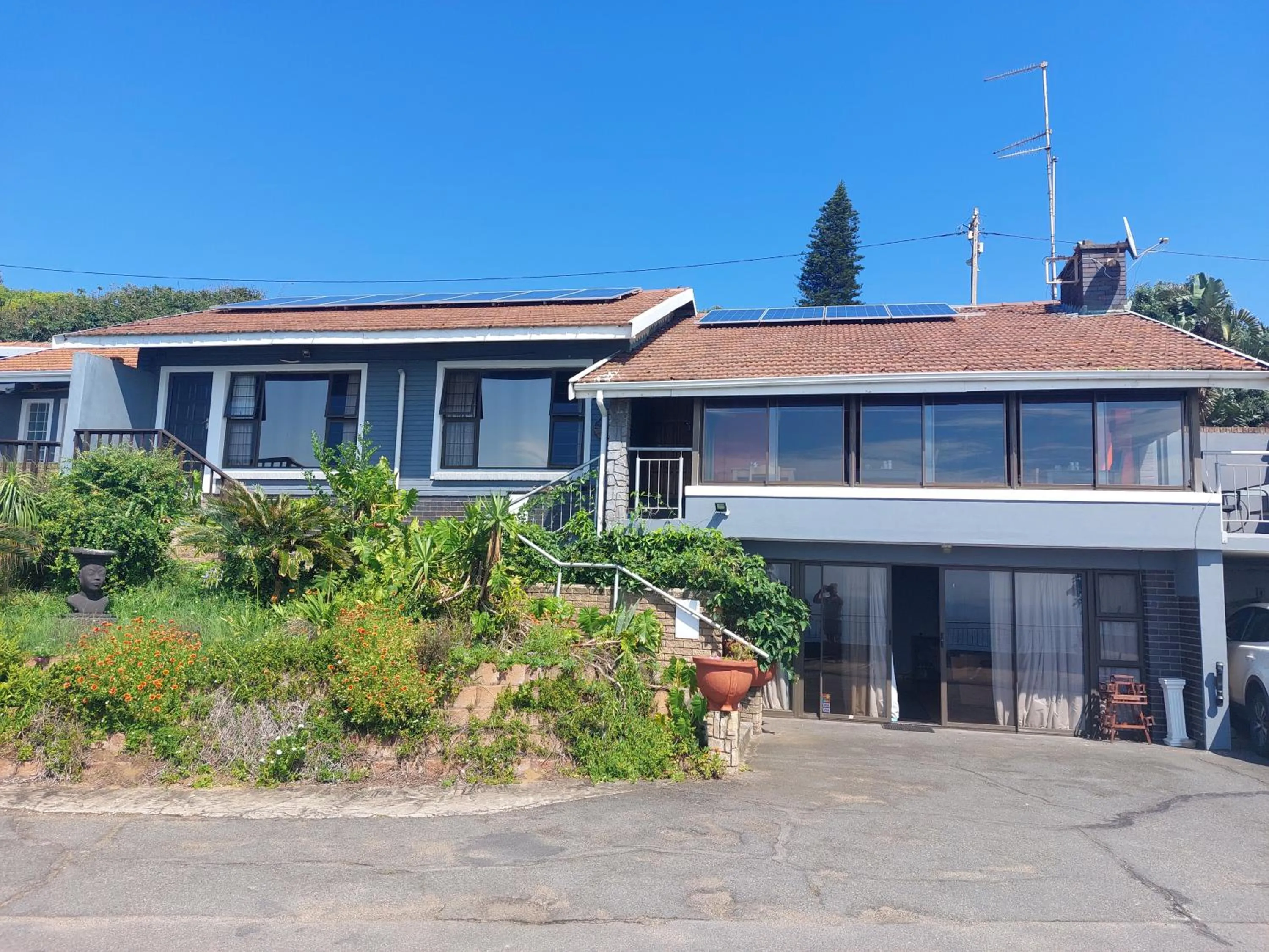 Property building in Dolphin Point B&B