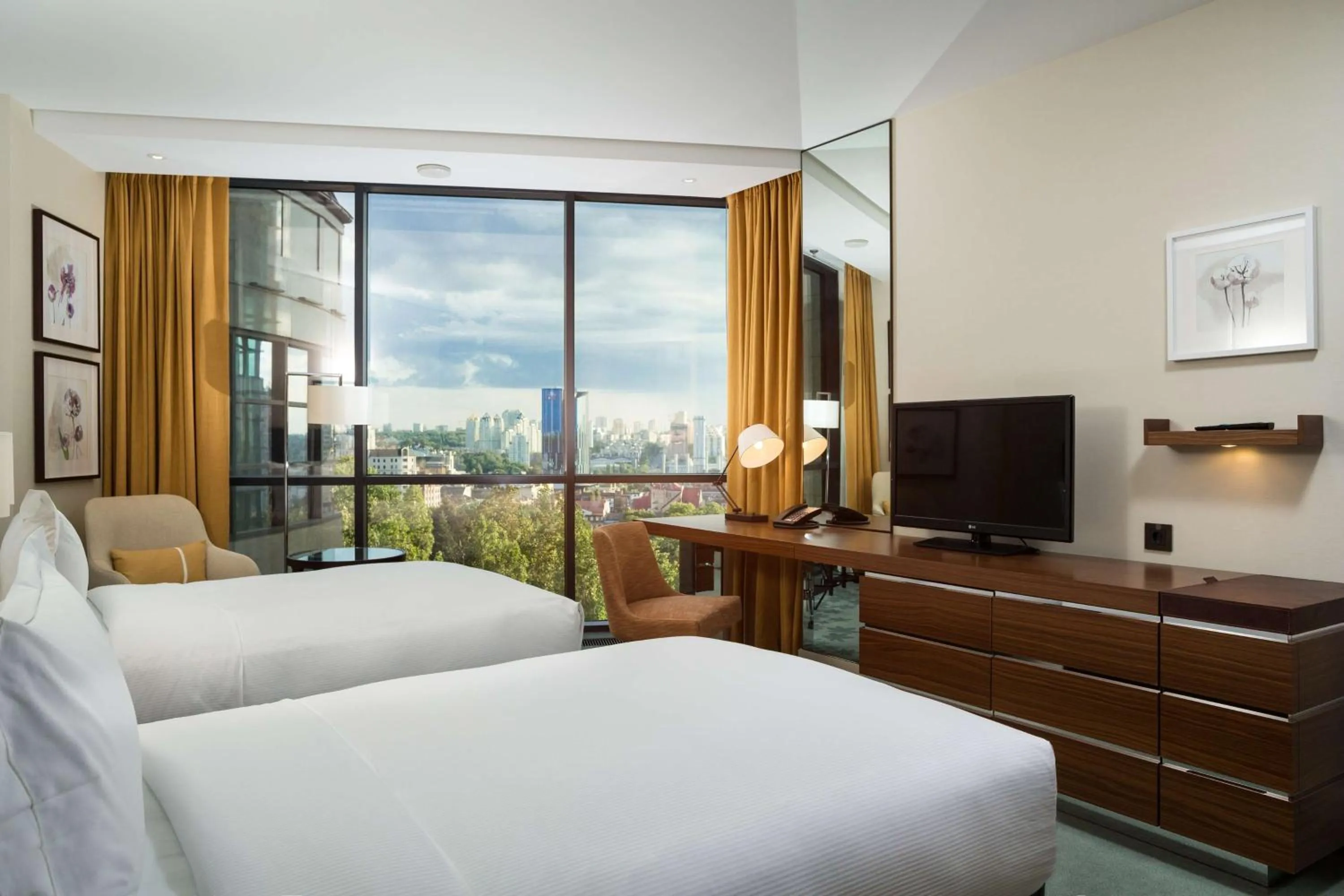 Bedroom, Bed in Hilton Kyiv