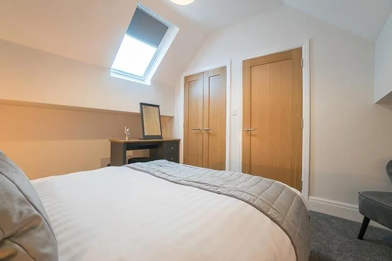 Bed in The Queens Arms Apartments