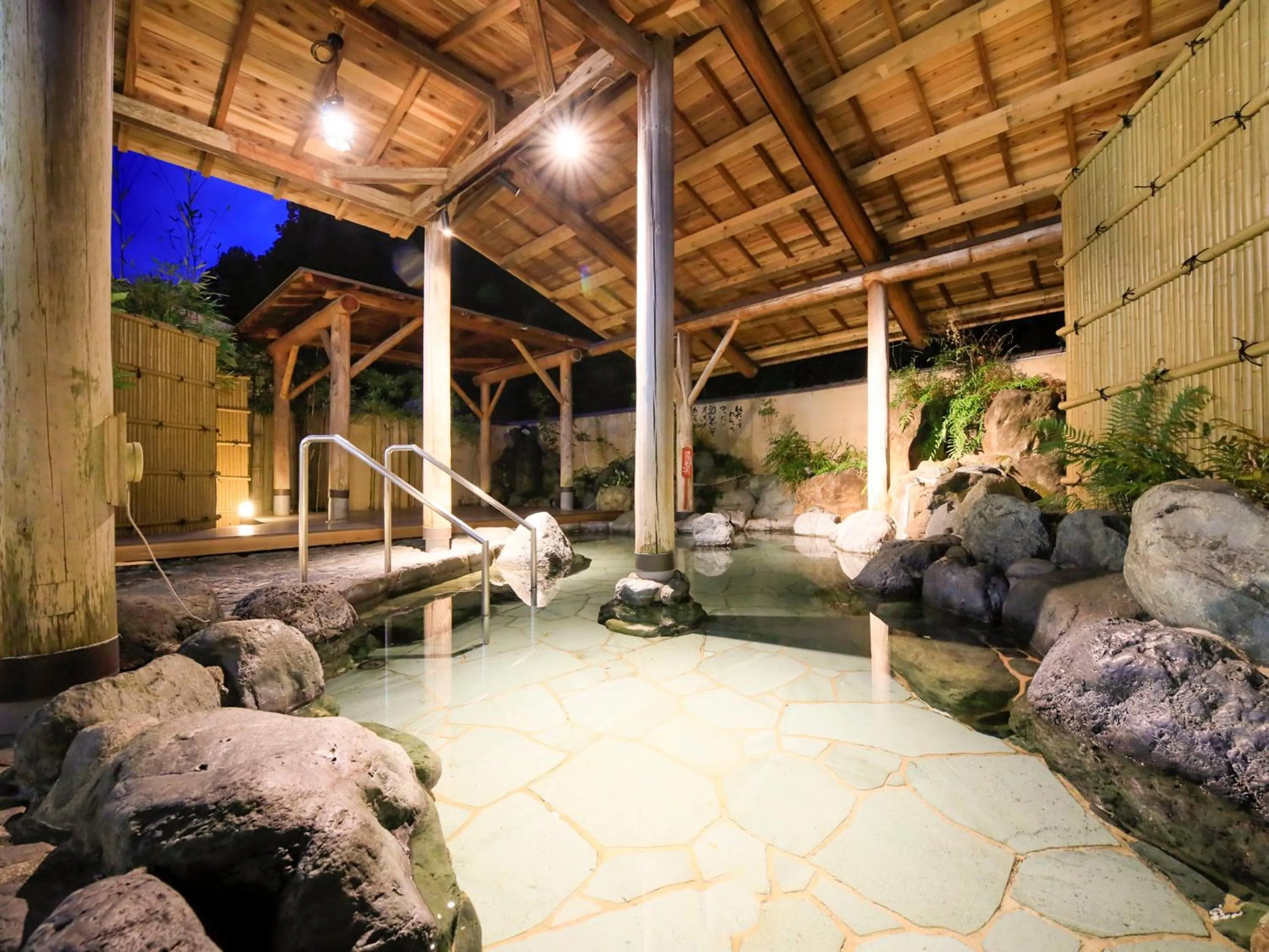 Hot Spring Bath in SPRINGS VILLAGE 足柄 丹沢温泉リゾート＆グランピング