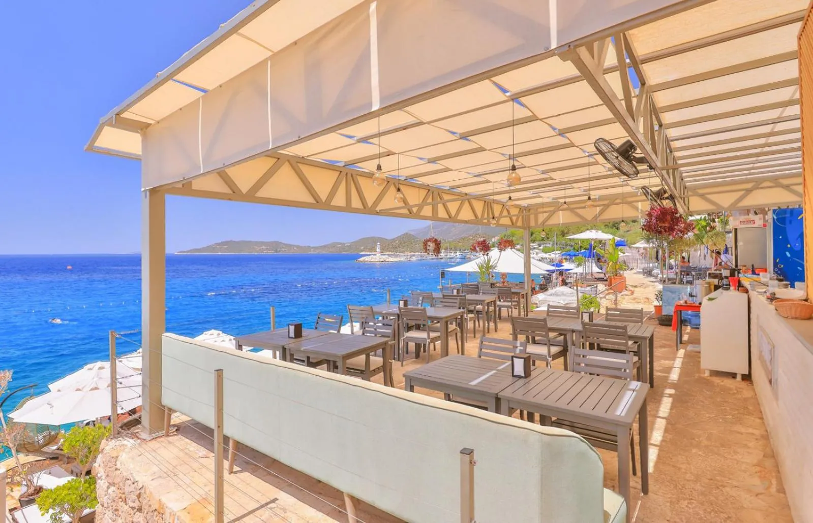 Restaurant/places to eat in Hera Hotel