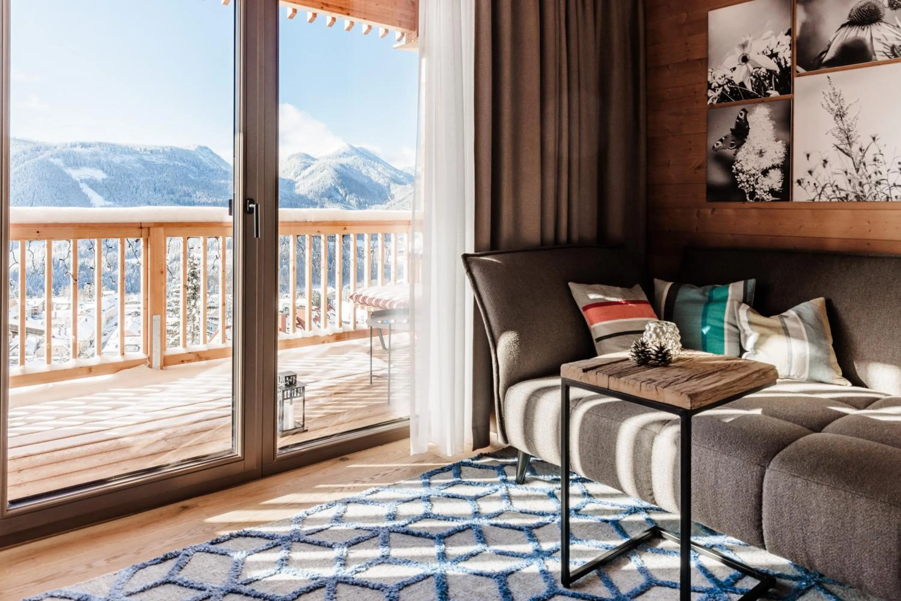 Bed in Hideaway Hotel Montestyria Chalets & Suiten