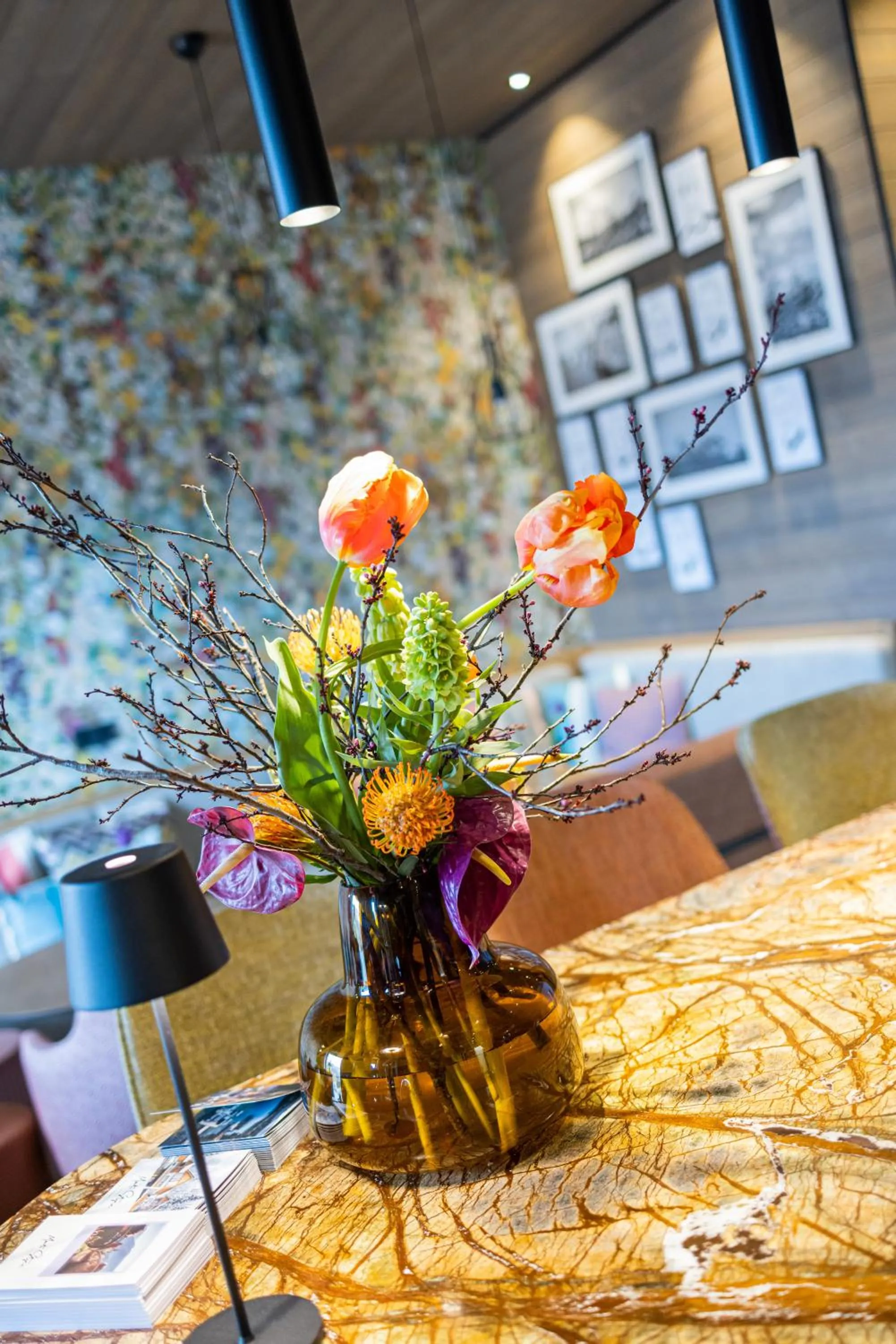 Lounge or bar in Hideaway Hotel Montestyria Chalets & Suiten