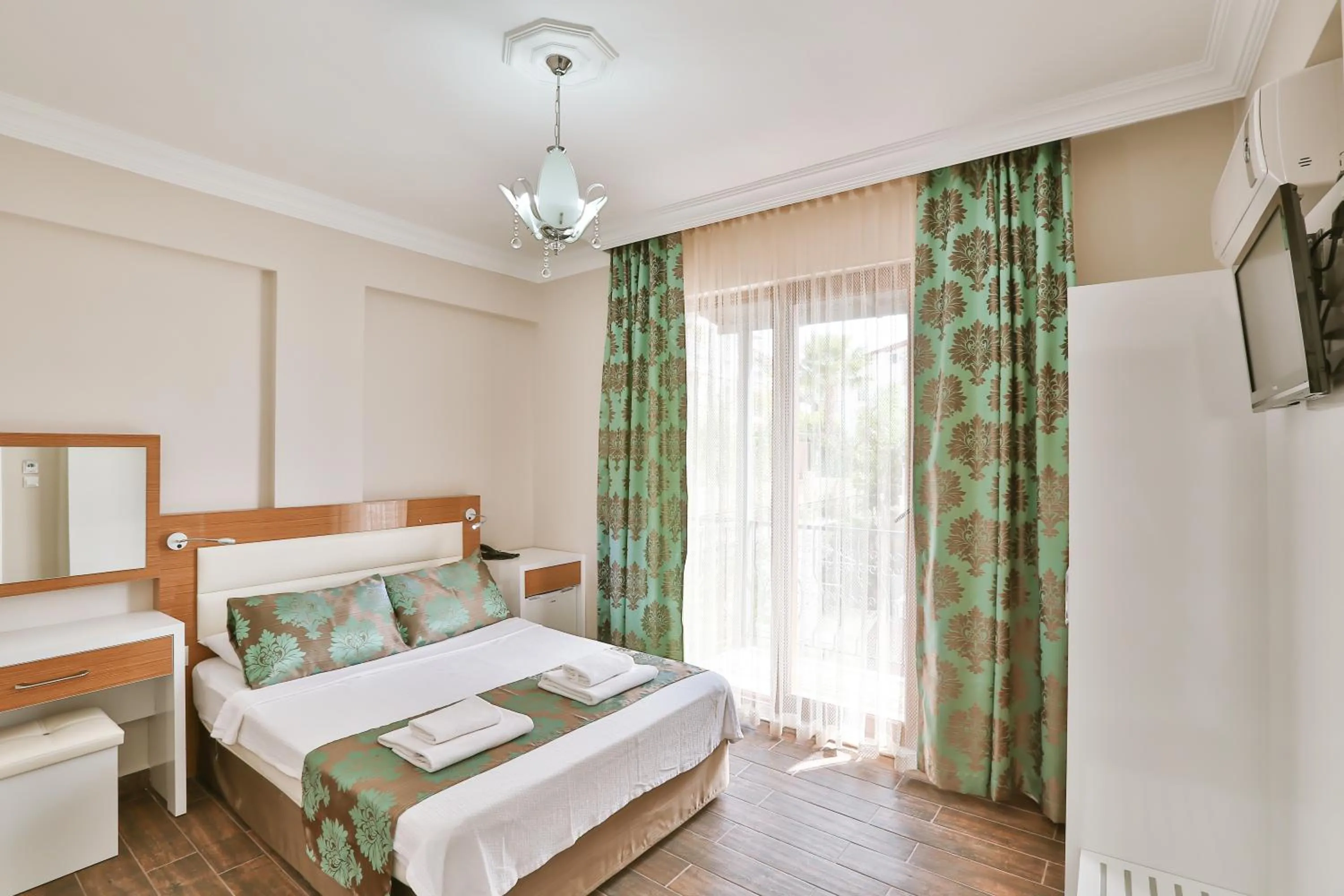 Photo of the whole room, Bed in Hotel Kayahan