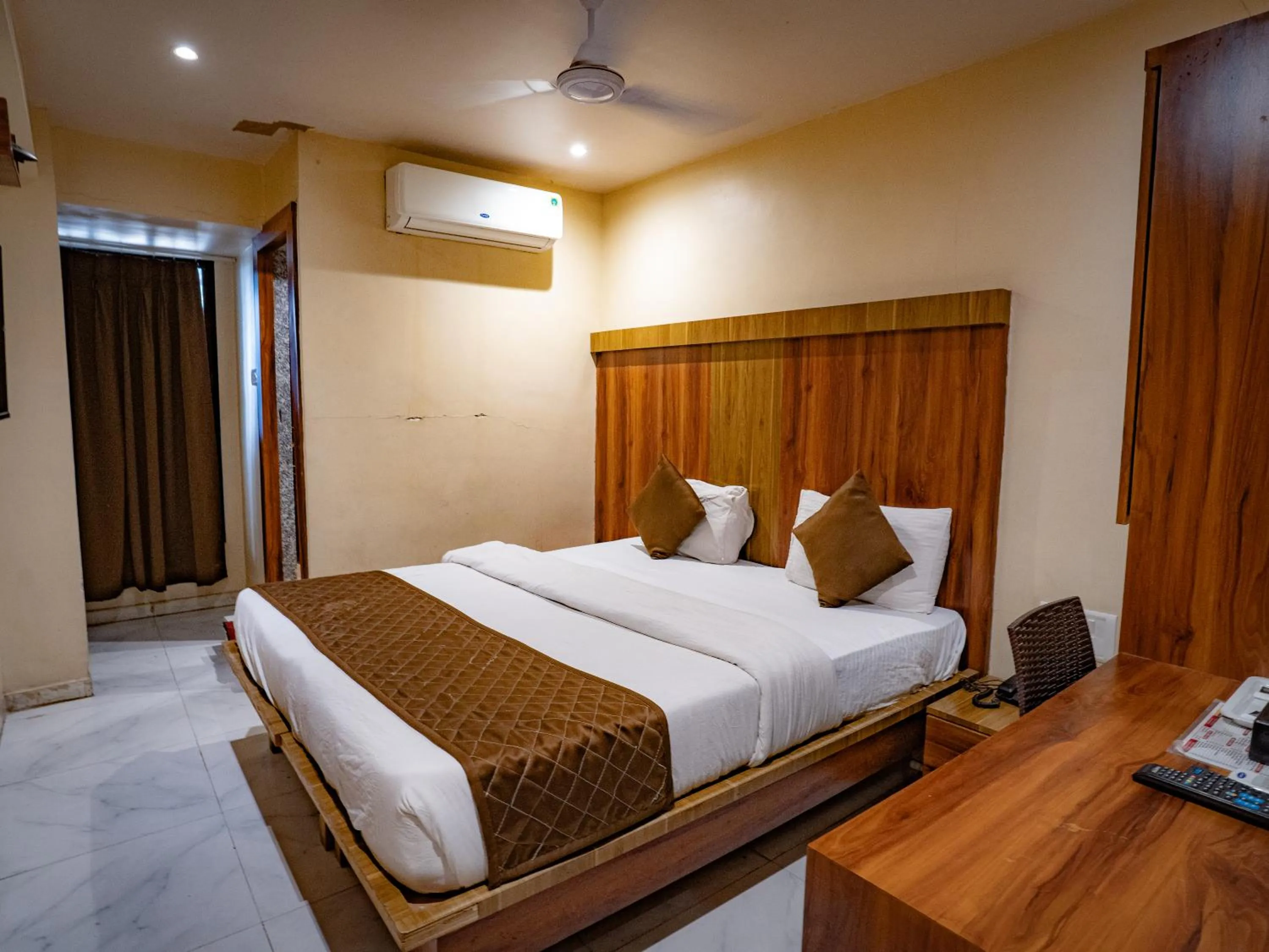 Bed in Hotel Mourya Residency