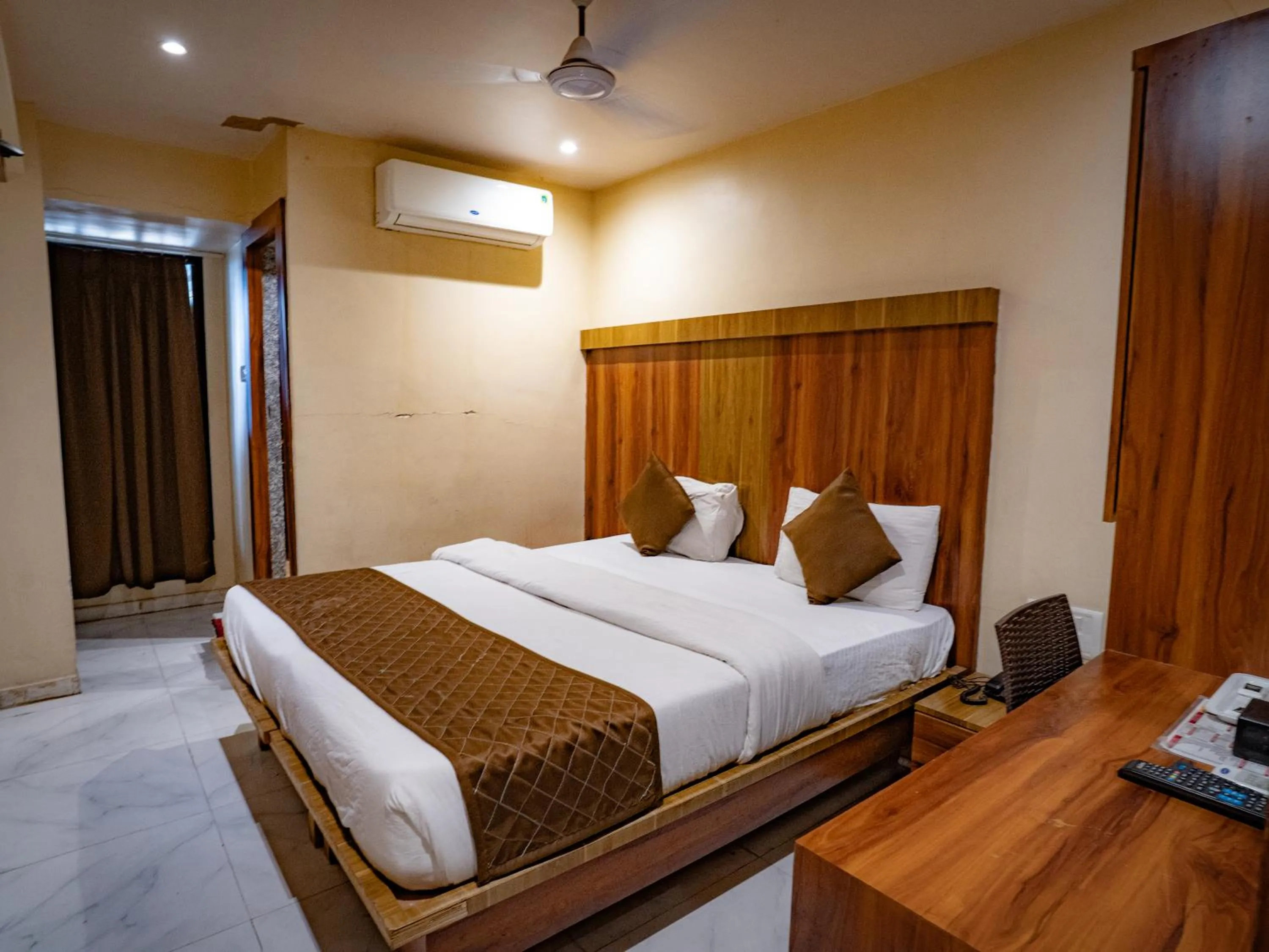Bed in Hotel Mourya Residency