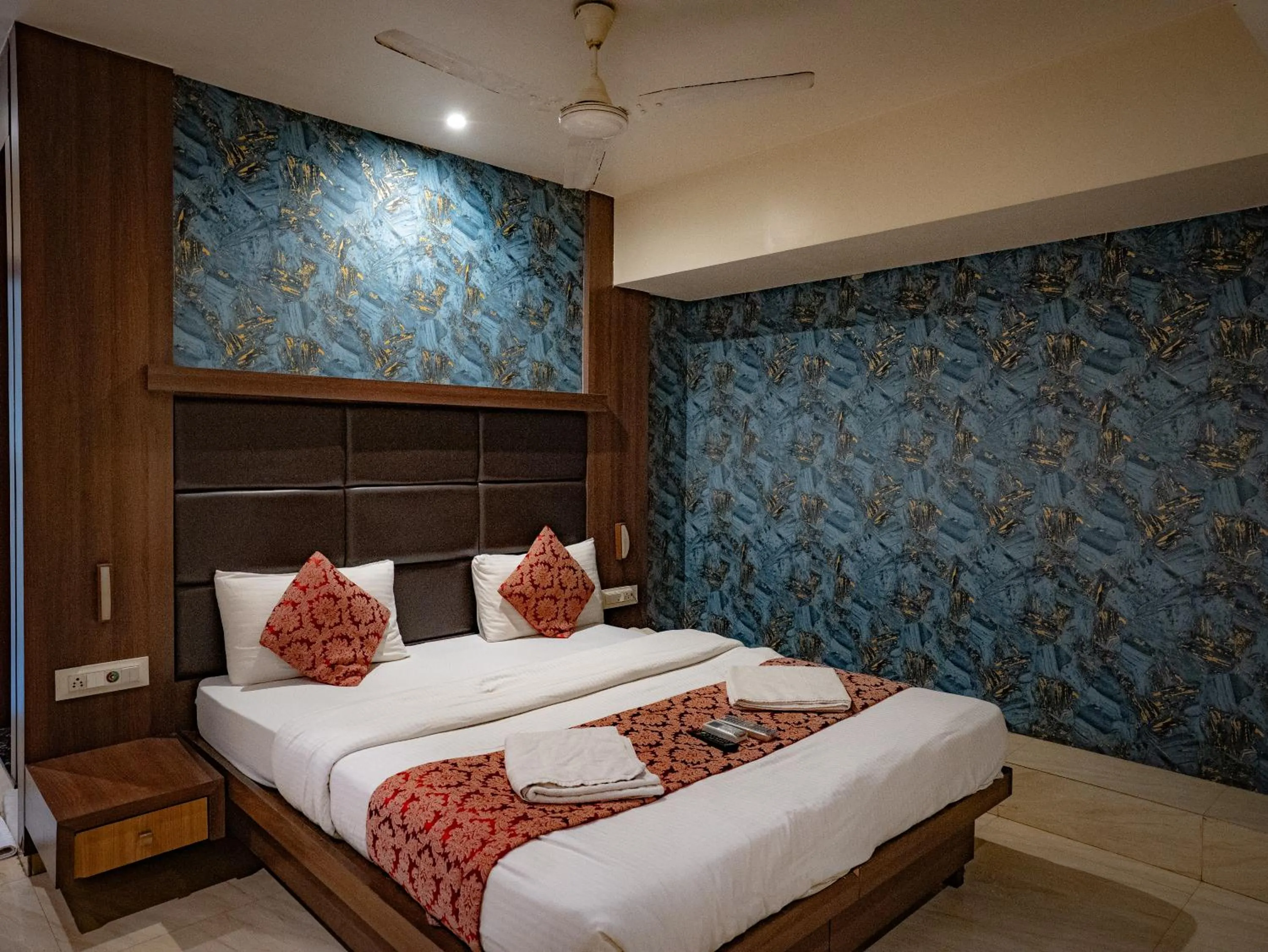Bed in Hotel Mourya Residency