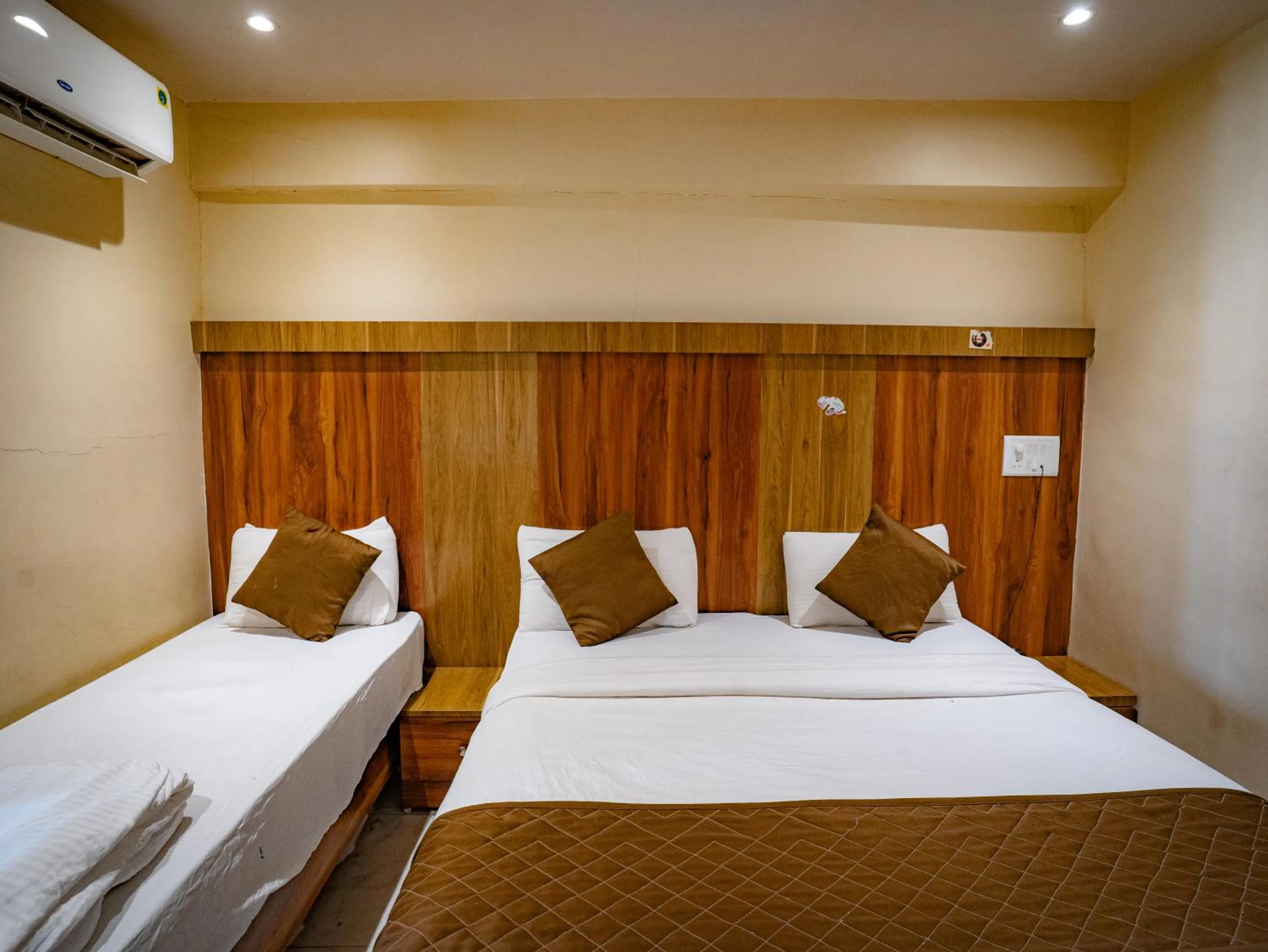 Bed in Hotel Mourya Residency