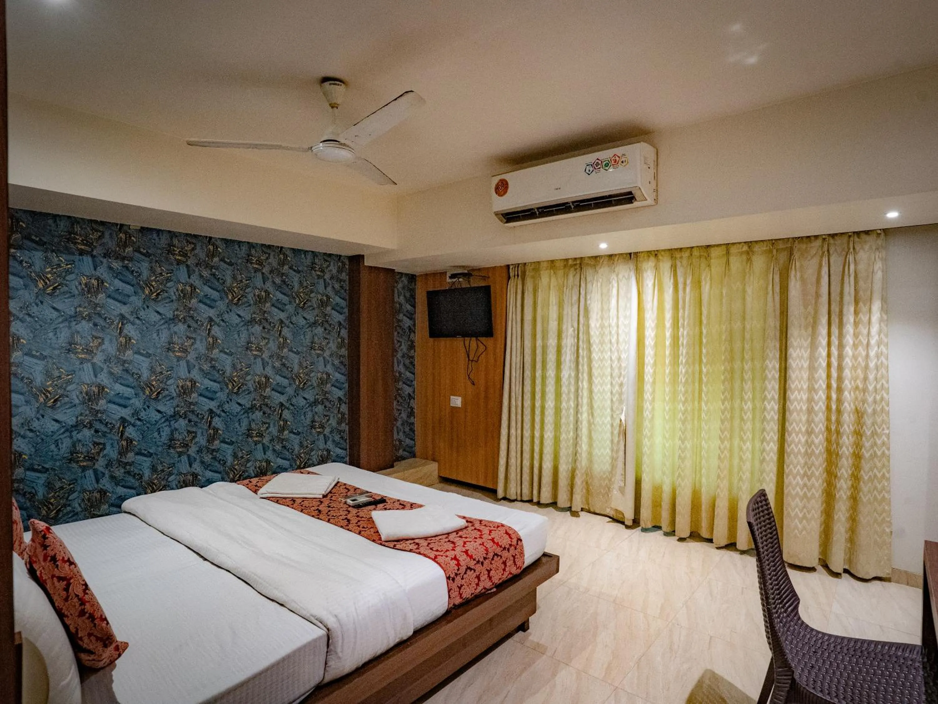 Bed in Hotel Mourya Residency