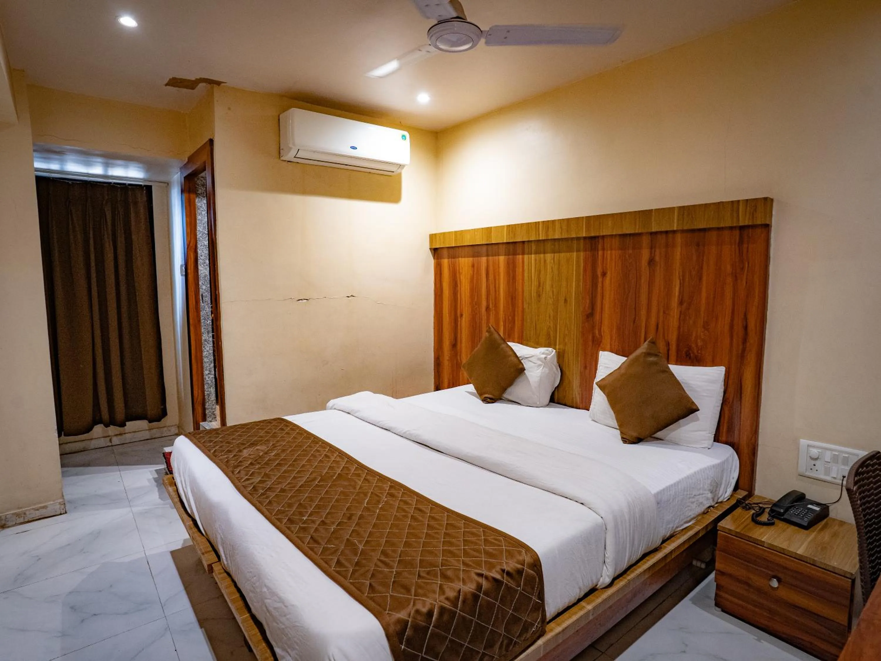 Bed in Hotel Mourya Residency
