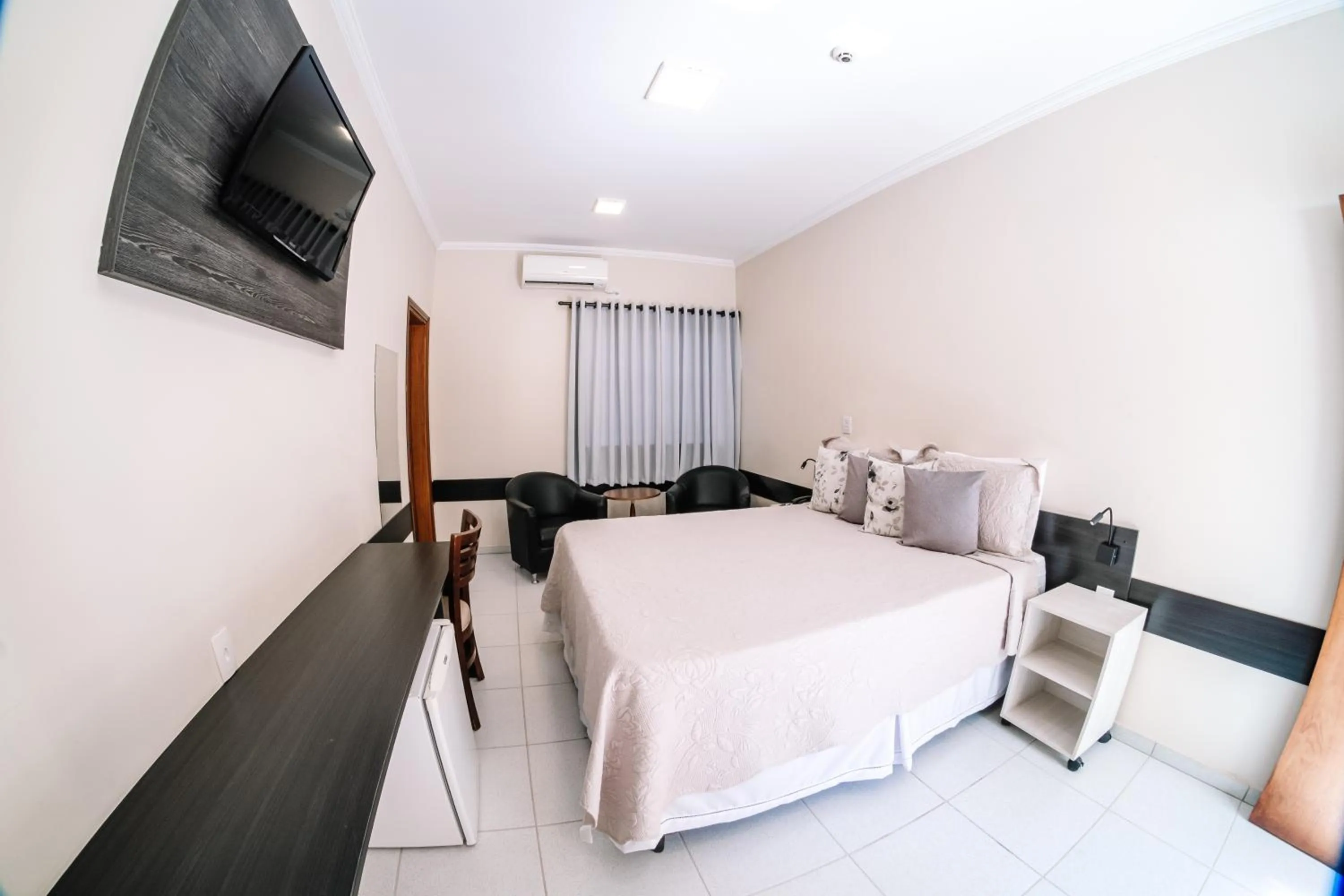 Bedroom, Bed in Ferian Plaza Hotel