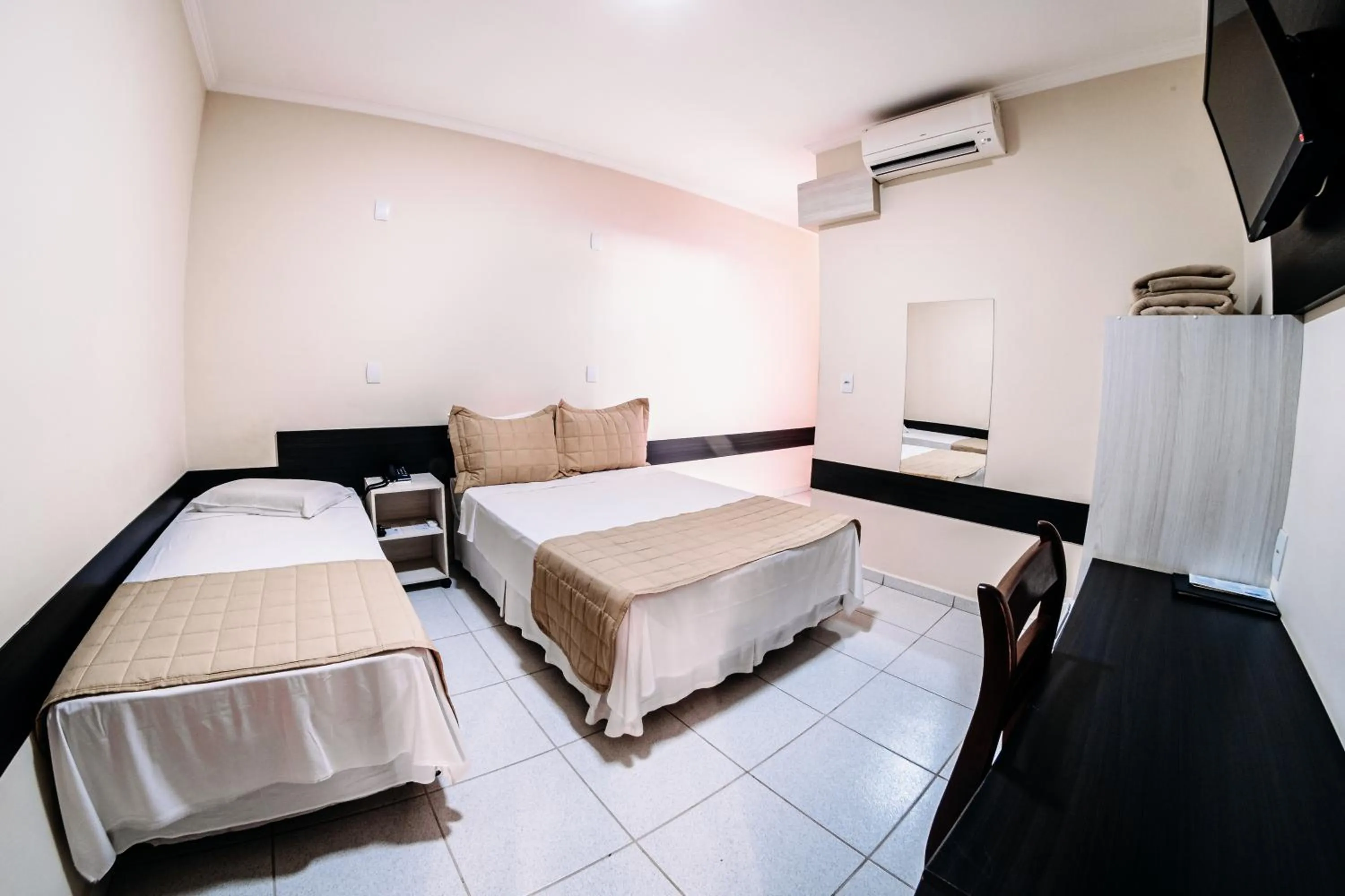 Bedroom, Bed in Ferian Plaza Hotel