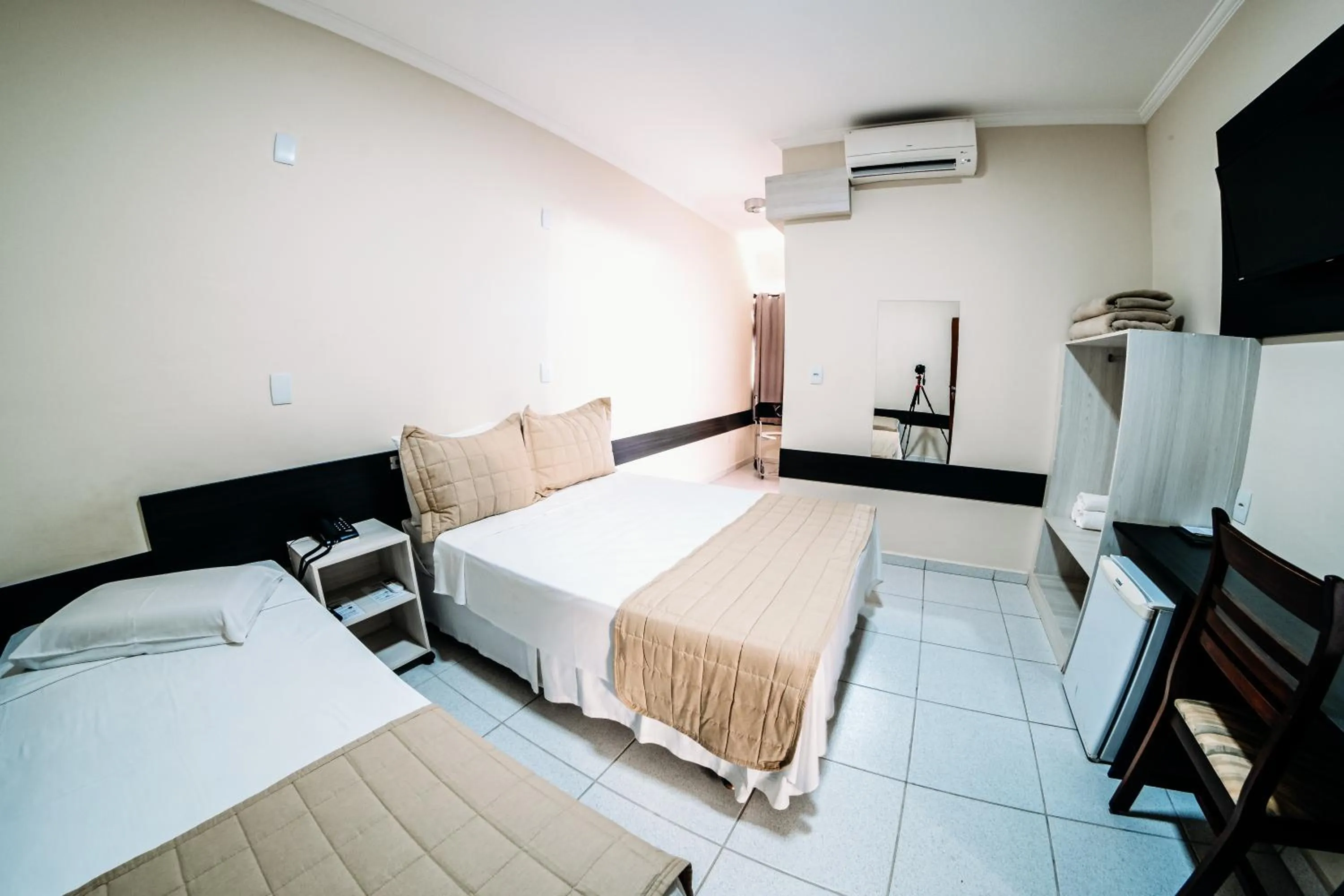 Bedroom, Bed in Ferian Plaza Hotel