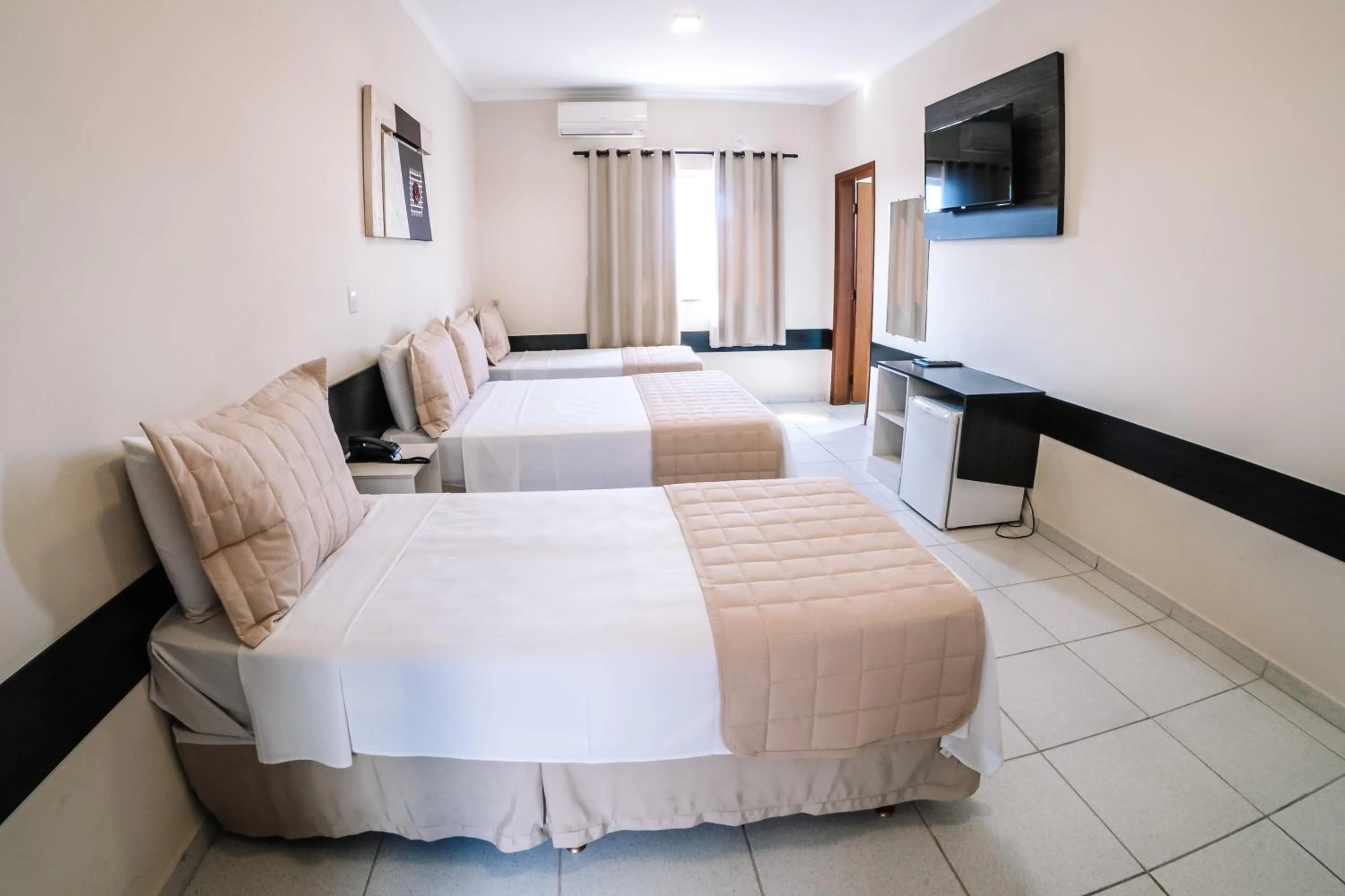 Bedroom, Bed in Ferian Plaza Hotel