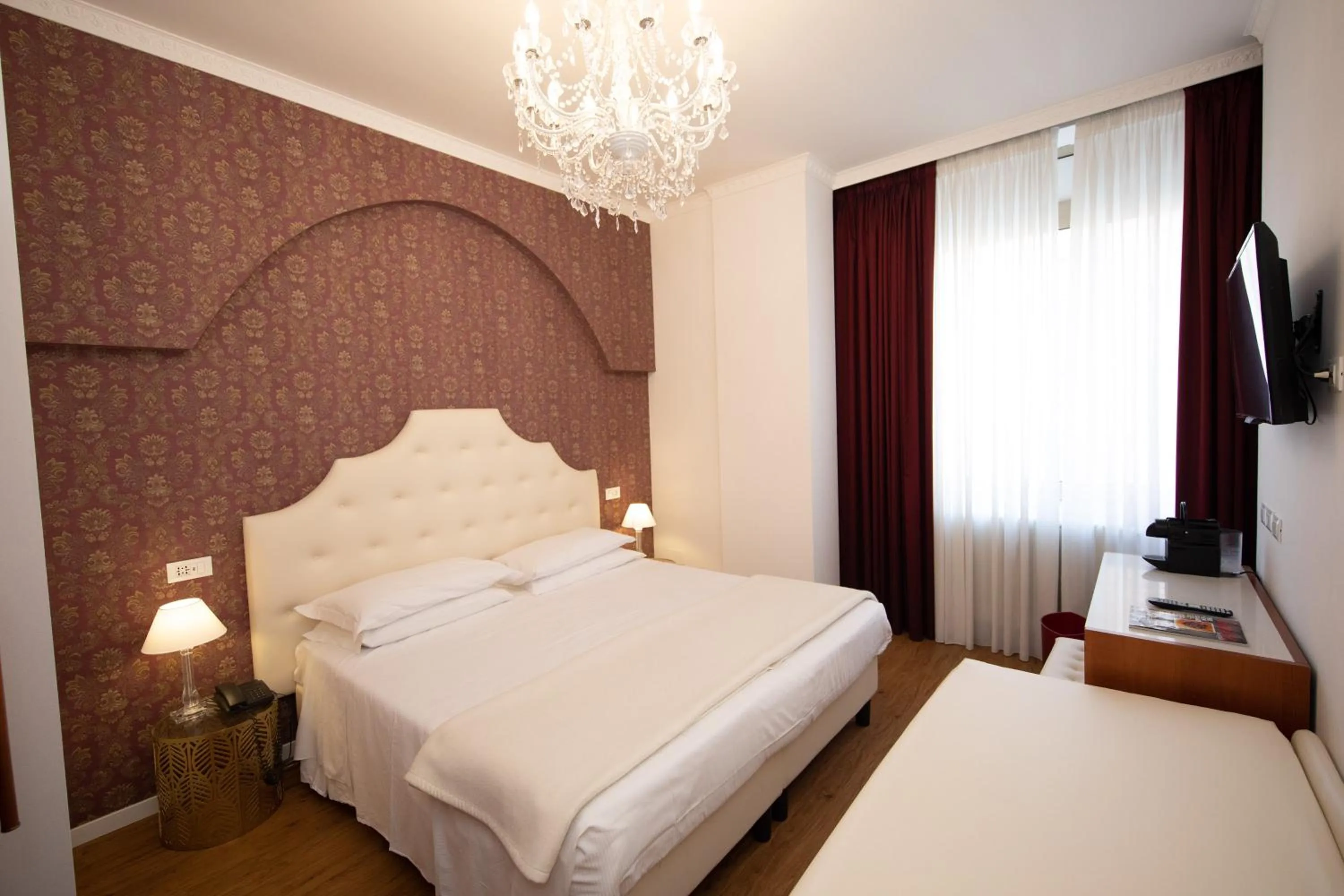 Photo of the whole room, Bed in Hotel Re Enzo