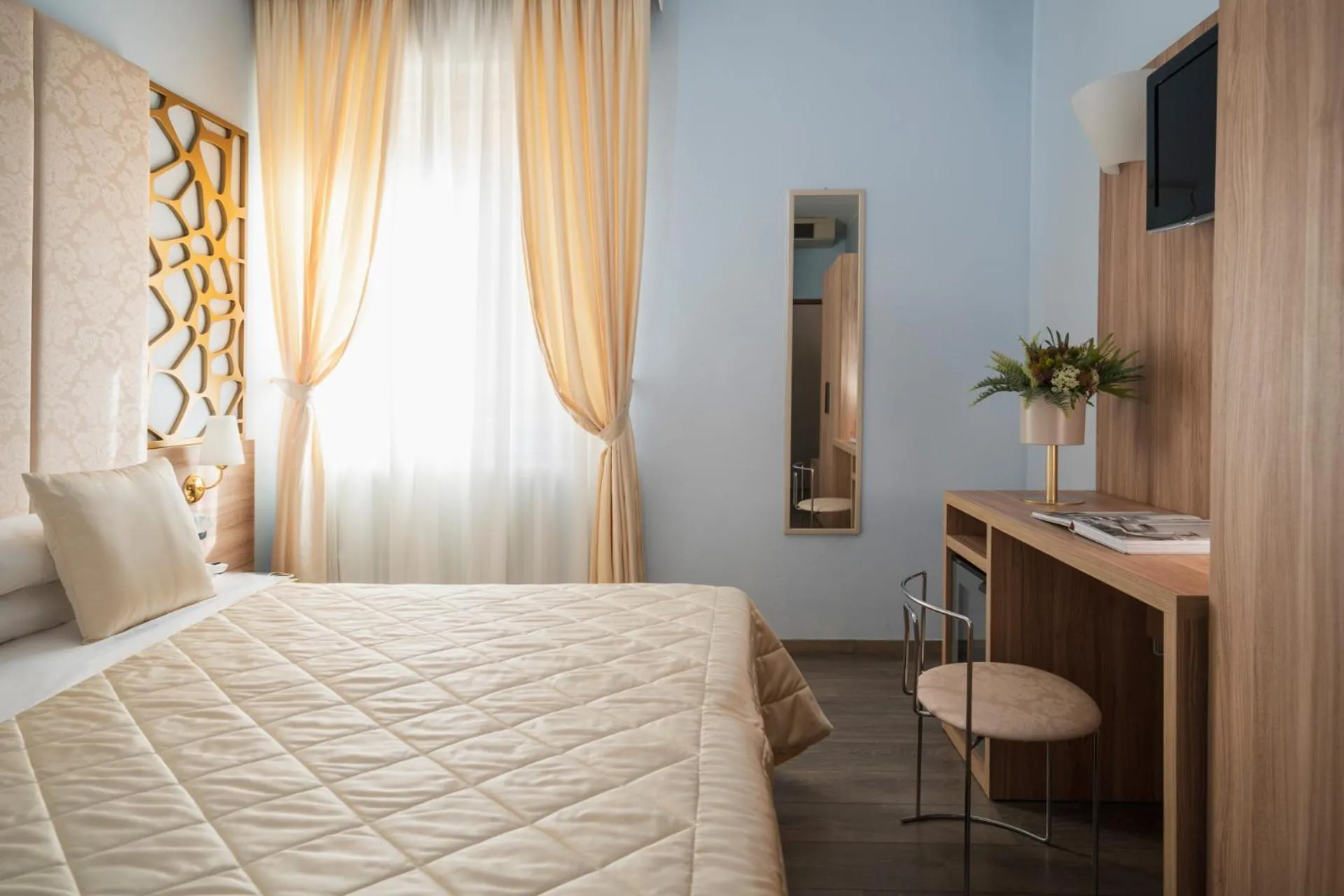 Photo of the whole room, Bed in Hotel Re Enzo