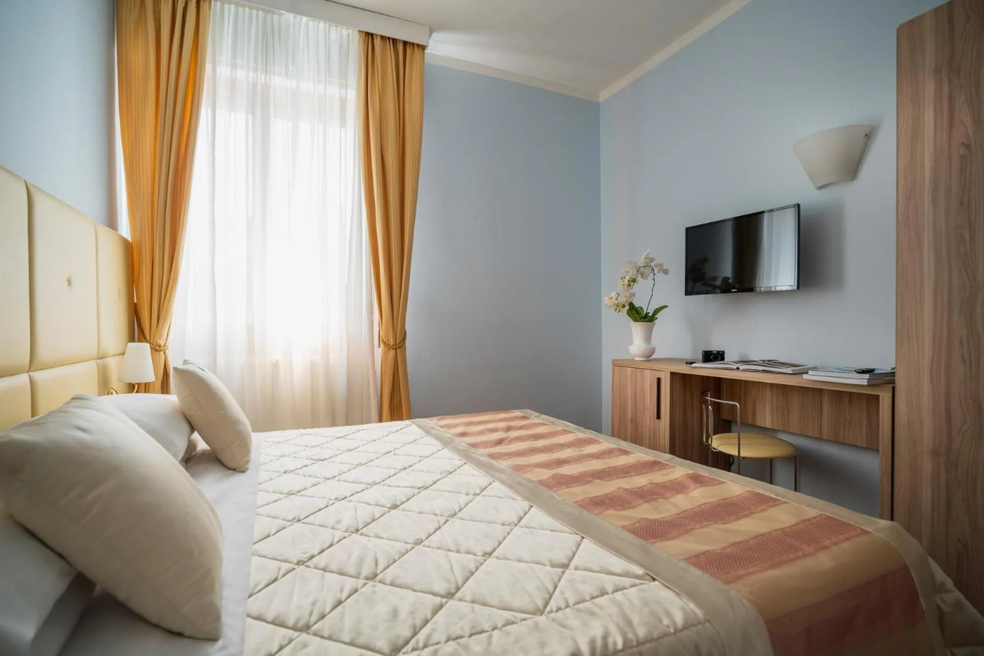 Photo of the whole room, Bed in Hotel Re Enzo